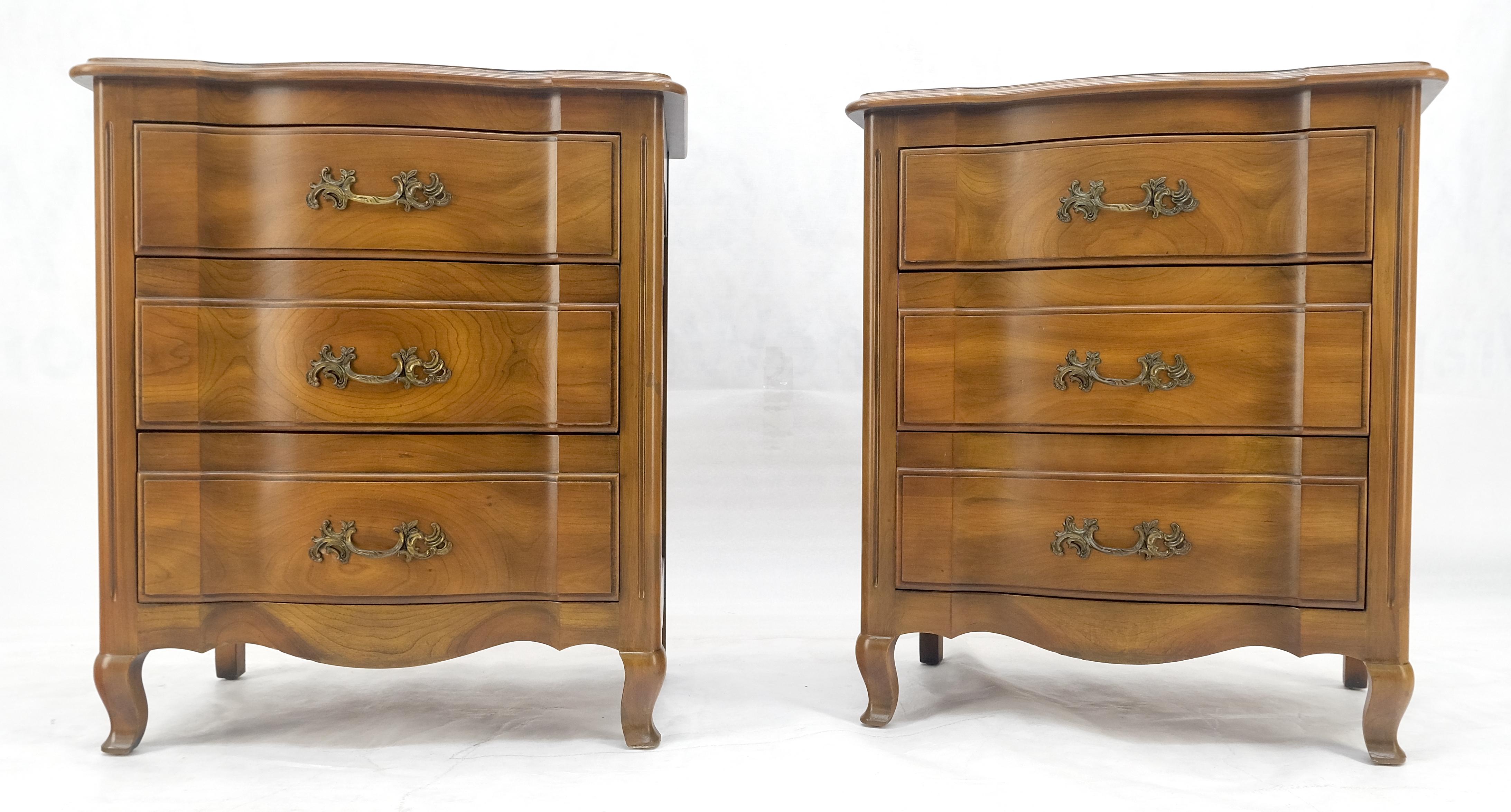 Pair John Widdicomb Country French 3 Drawer Night Stands End Tables MINT! In Excellent Condition For Sale In Rockaway, NJ