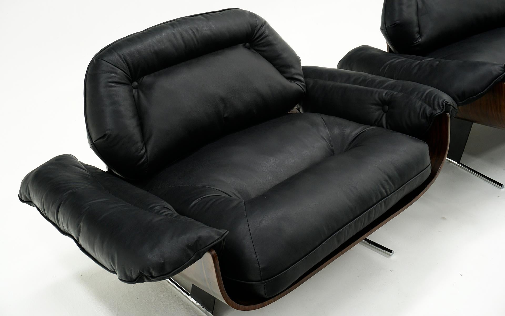 Brésilien Paire de chaises de salon Jorge Zalszupin en cuir noir et bois de rose brésilien  en vente