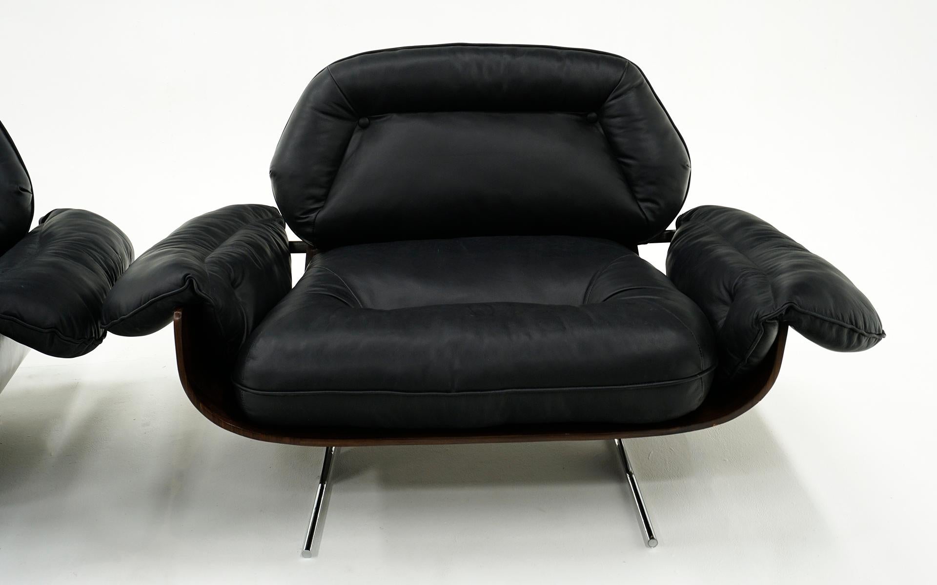 Mid-20th Century Pair Jorge Zalszupin lounge Chairs in Black Leather and Brazilian Rosewood  For Sale