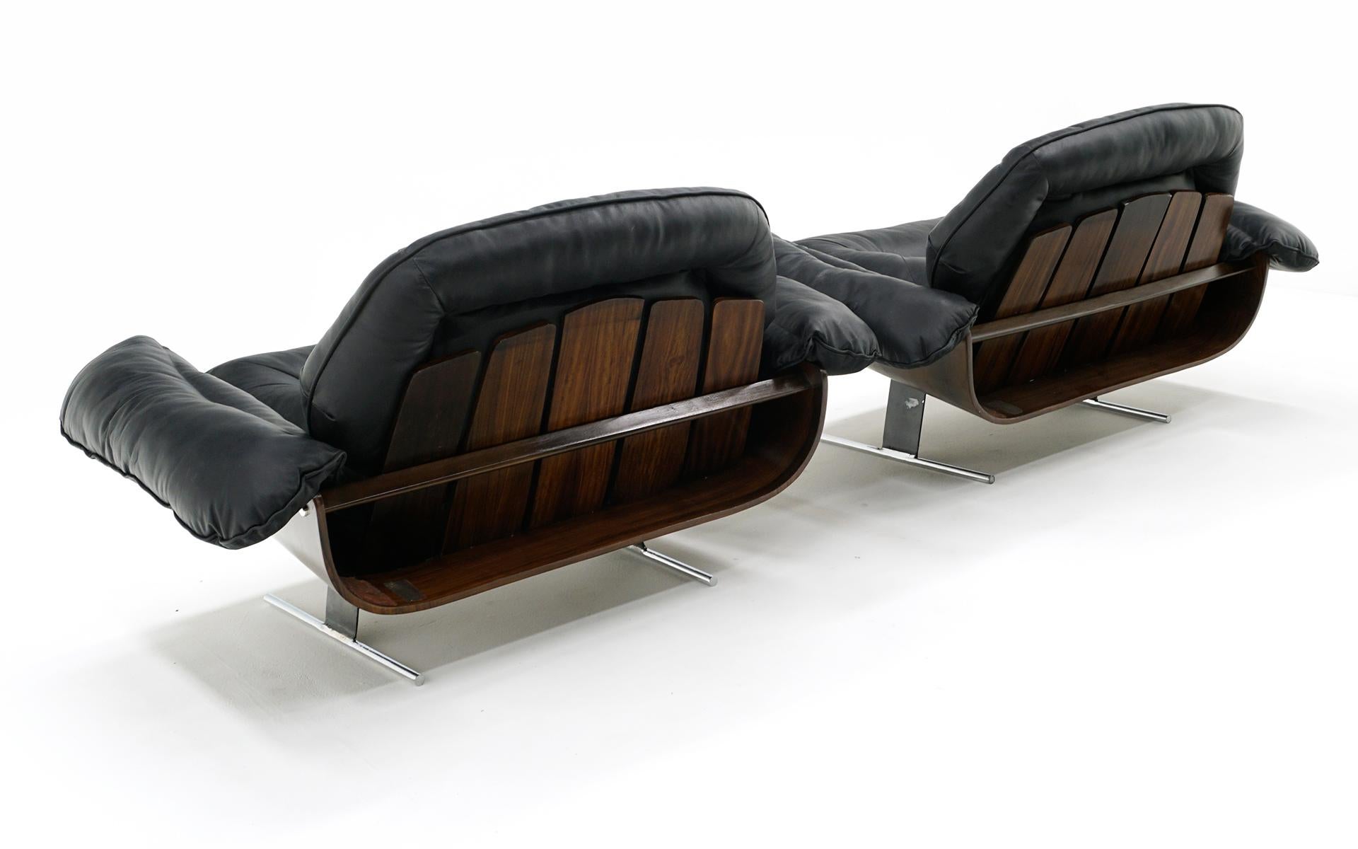 Pair Jorge Zalszupin lounge Chairs in Black Leather and Brazilian Rosewood  For Sale 1