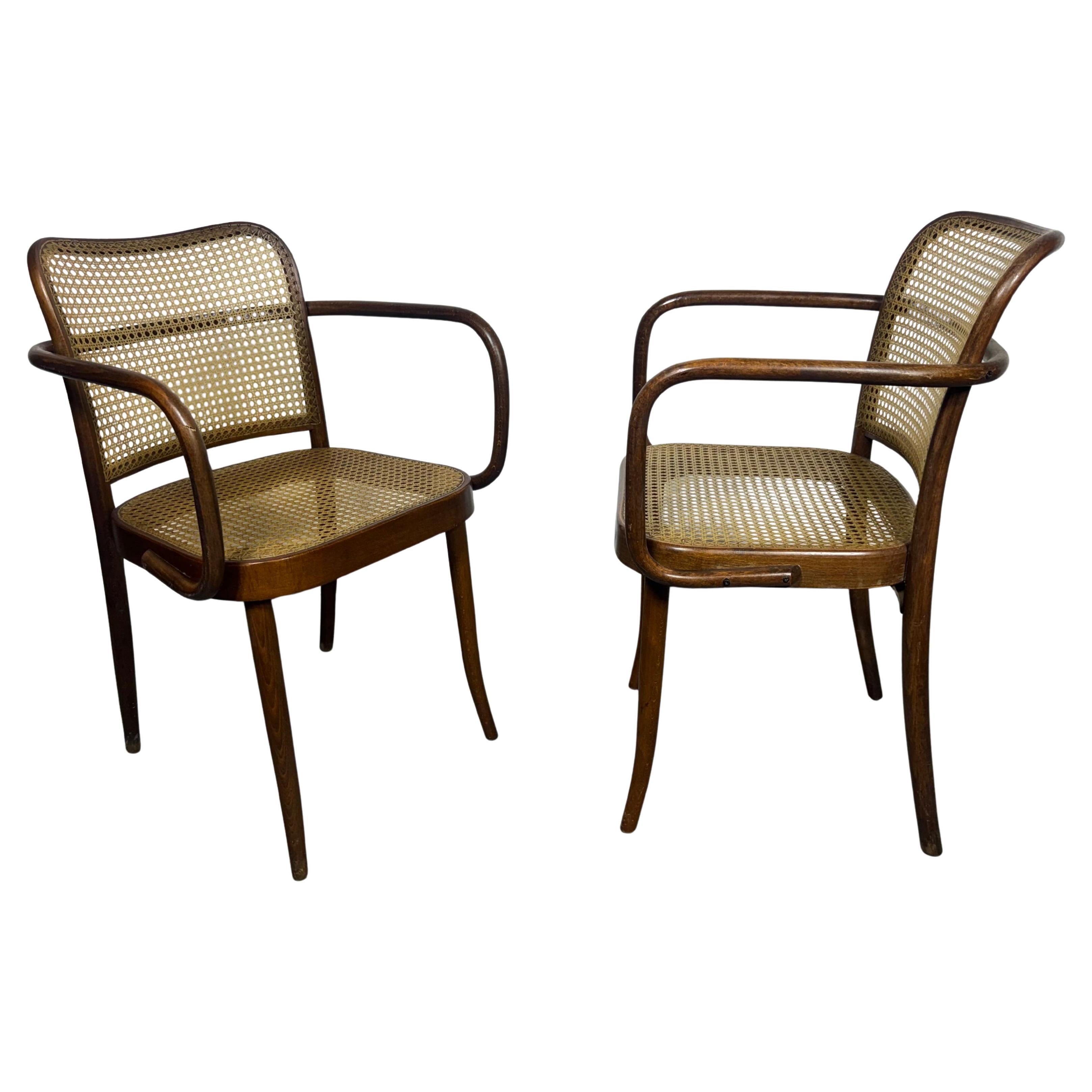 How do you pronounce Thonet chair?