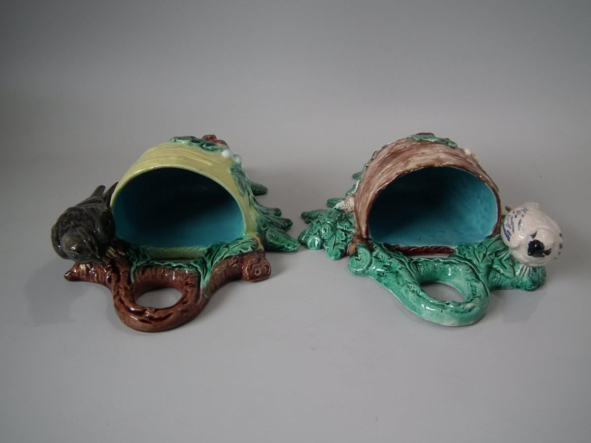 Pair of JRL Majolica Bird and Nest Wall Pockets In Good Condition In Chelmsford, Essex