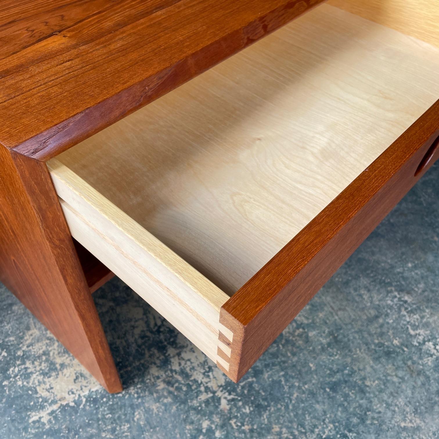 Paire de tables de nuit danoises en teck Kai Kristiansen des années 1970 Vildbjerg Mobelfabrik en vente 2