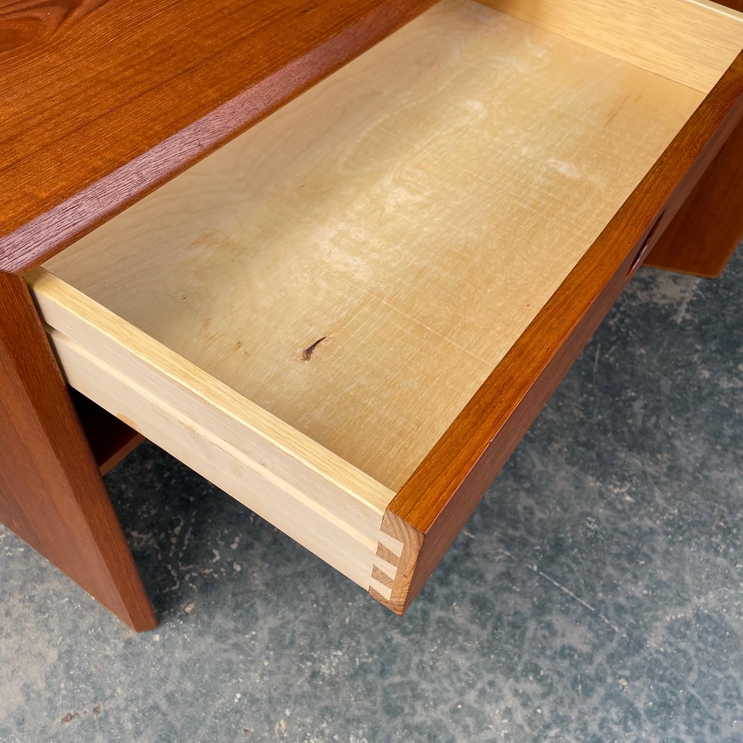 Paire de tables de nuit danoises en teck Kai Kristiansen des années 1970 Vildbjerg Mobelfabrik en vente 3