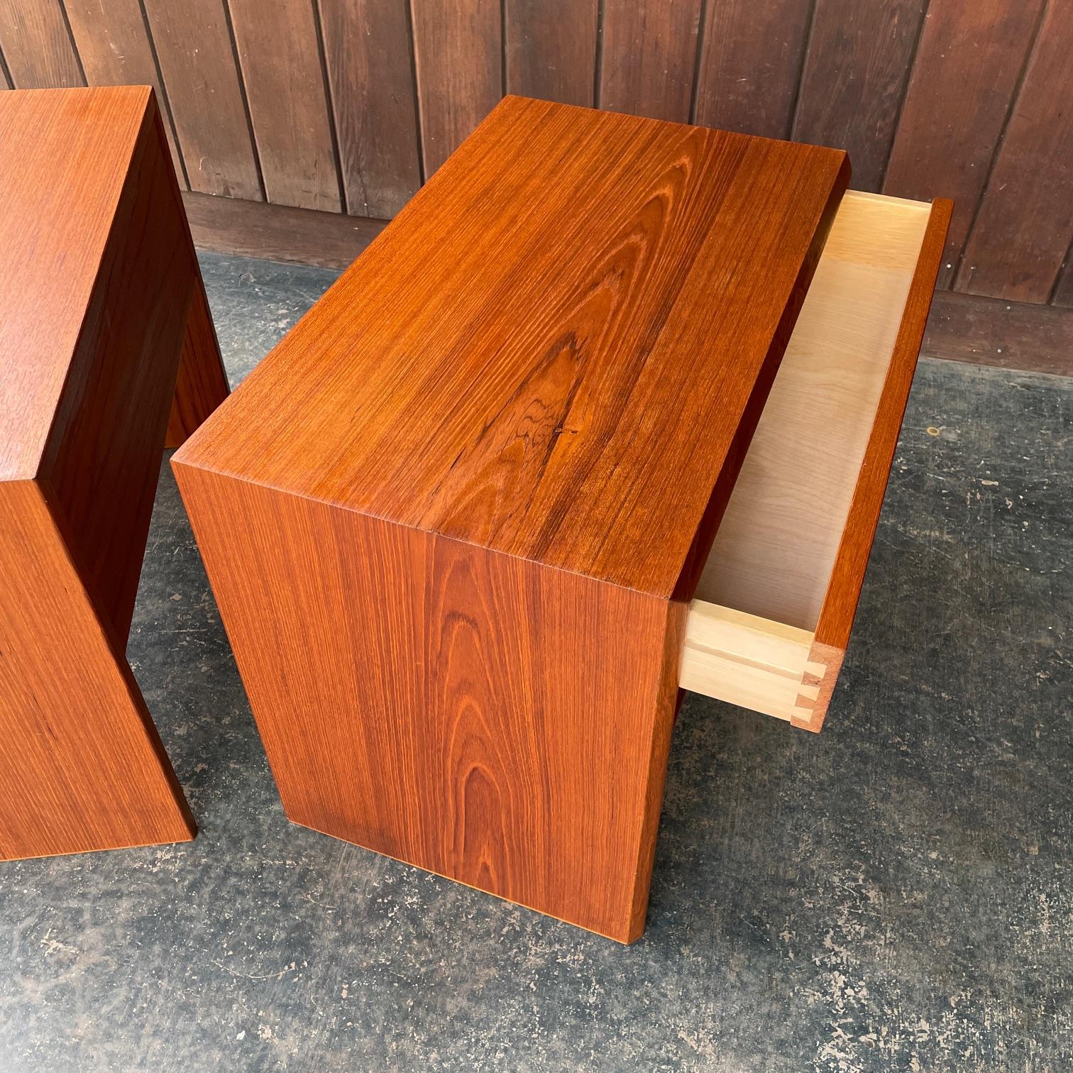 Paire de tables de nuit danoises en teck Kai Kristiansen des années 1970 Vildbjerg Mobelfabrik en vente 5