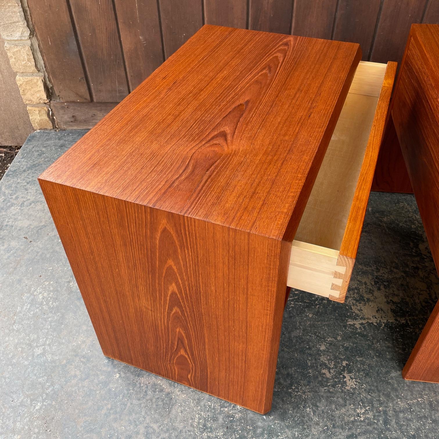 Paire de tables de nuit danoises en teck Kai Kristiansen des années 1970 Vildbjerg Mobelfabrik en vente 6