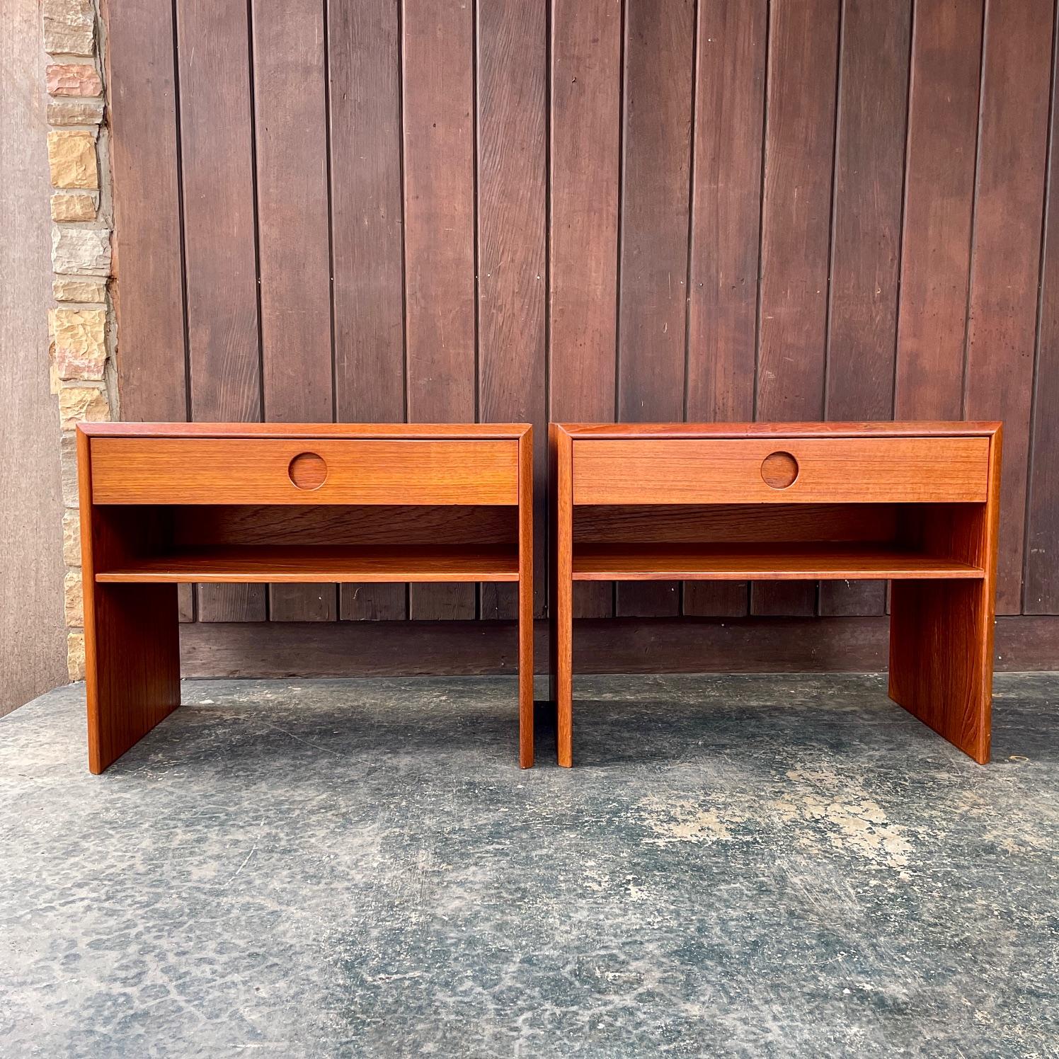 Scandinave moderne Paire de tables de nuit danoises en teck Kai Kristiansen des années 1970 Vildbjerg Mobelfabrik en vente