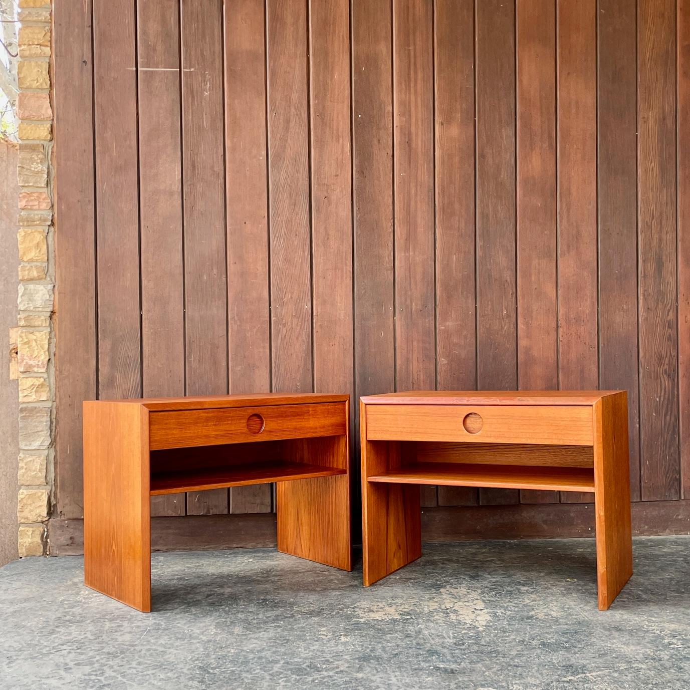 Danois Paire de tables de nuit danoises en teck Kai Kristiansen des années 1970 Vildbjerg Mobelfabrik en vente
