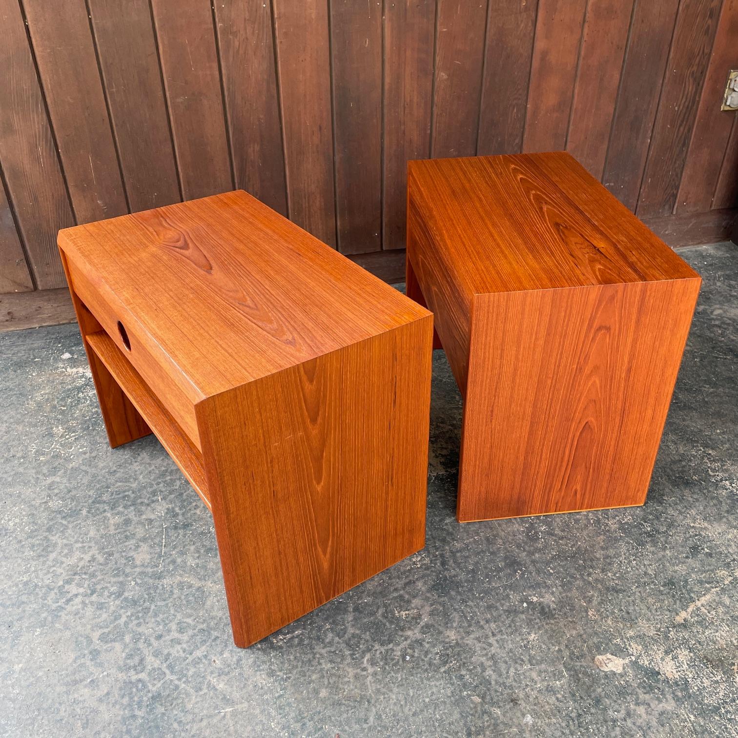 Fin du 20e siècle Paire de tables de nuit danoises en teck Kai Kristiansen des années 1970 Vildbjerg Mobelfabrik en vente