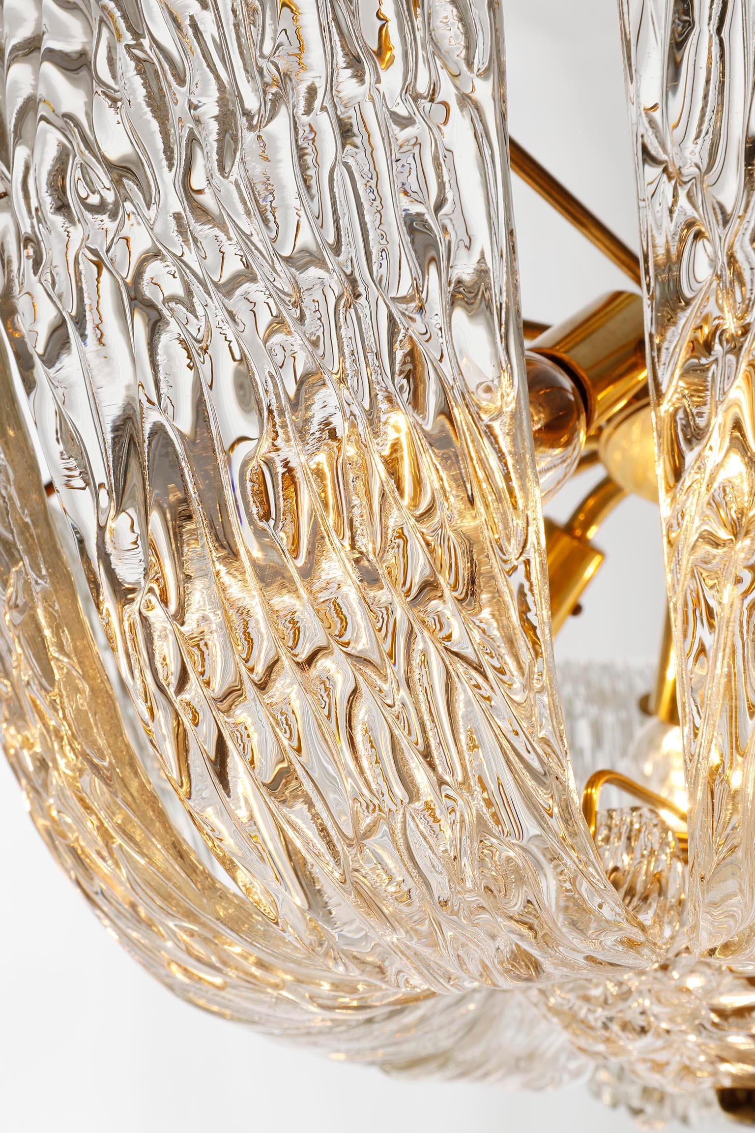 Coppia di lampadari Kalmar o luci ad incasso in ottone con vetro curvato, anni '60 in vendita 3