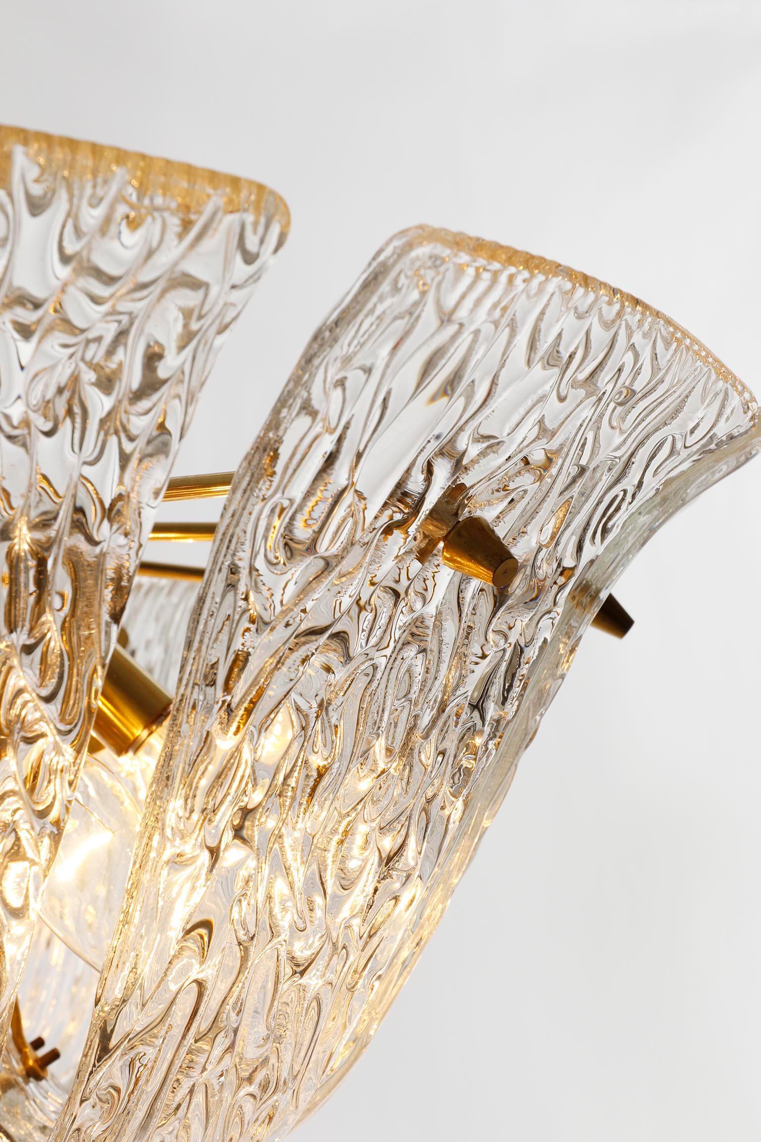 Coppia di lampadari Kalmar o luci ad incasso in ottone con vetro curvato, anni '60 in vendita 4