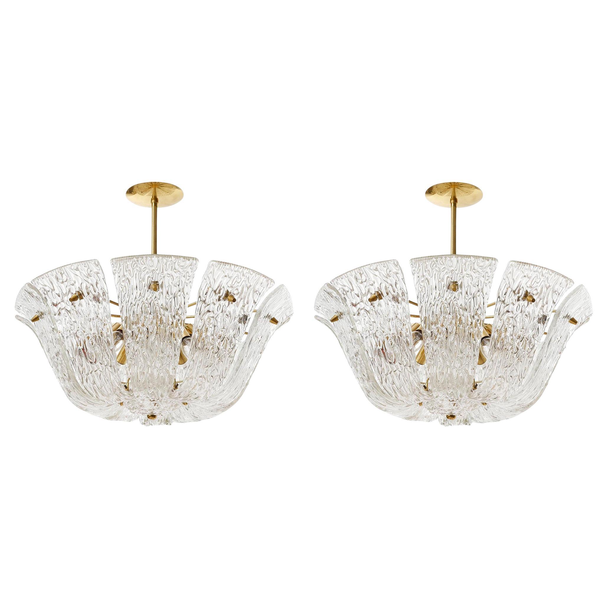 Coppia di lampadari Kalmar o luci ad incasso in ottone con vetro curvato, anni 
60 in vendita