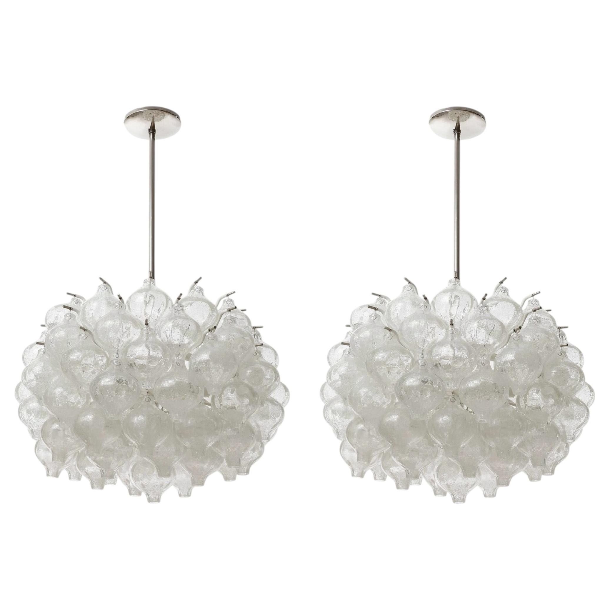 Coppia di lampadari a sospensione Kalmar Tulipan, vetro, nichel, metallo bianco, anni '70