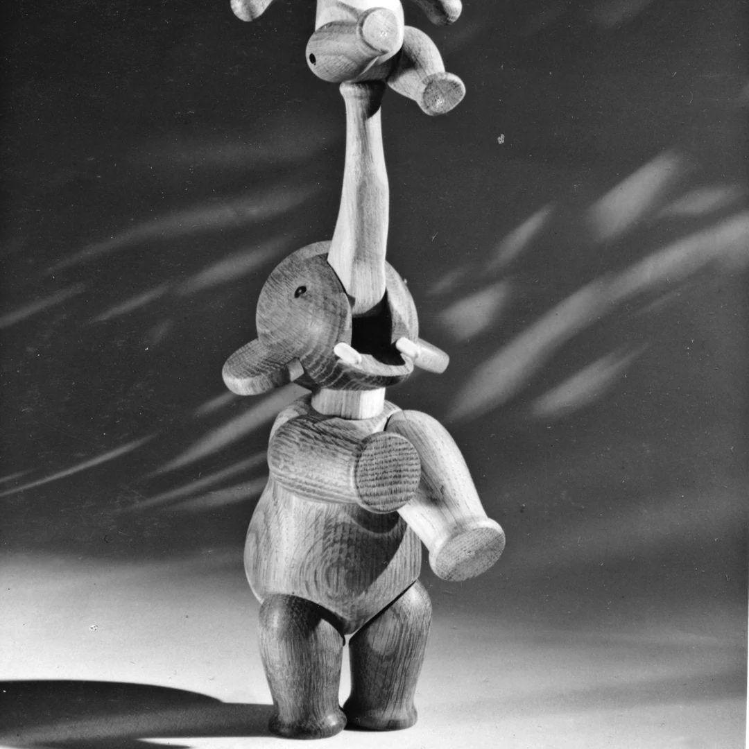 Pair Kay Bojesen White Oak Elephants, Iconic Danish Wooden Toy For Sale 2