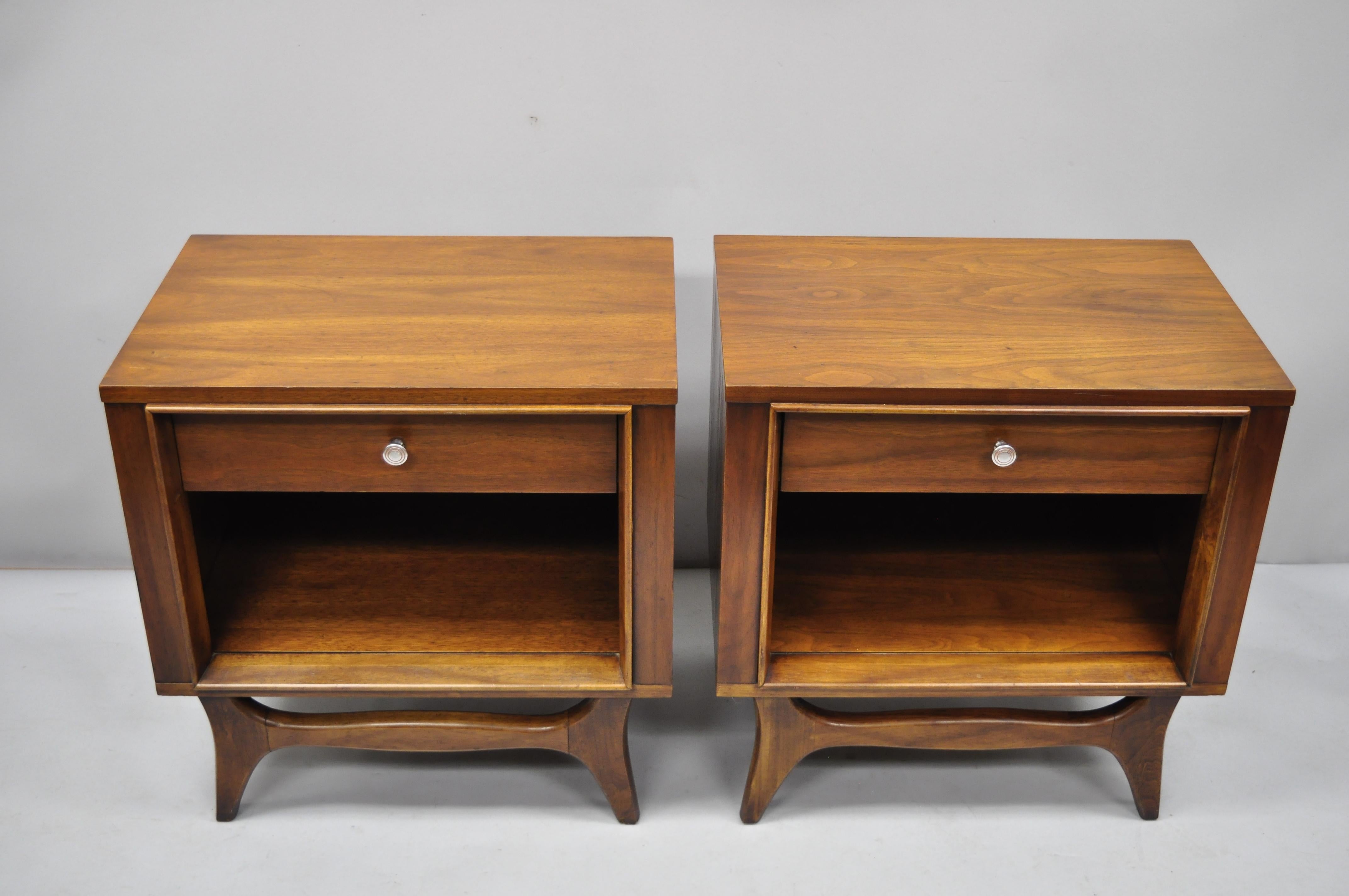 Pair of Kent Coffey Insignia Walnut Mid Century Modern Nightstands Tables 1