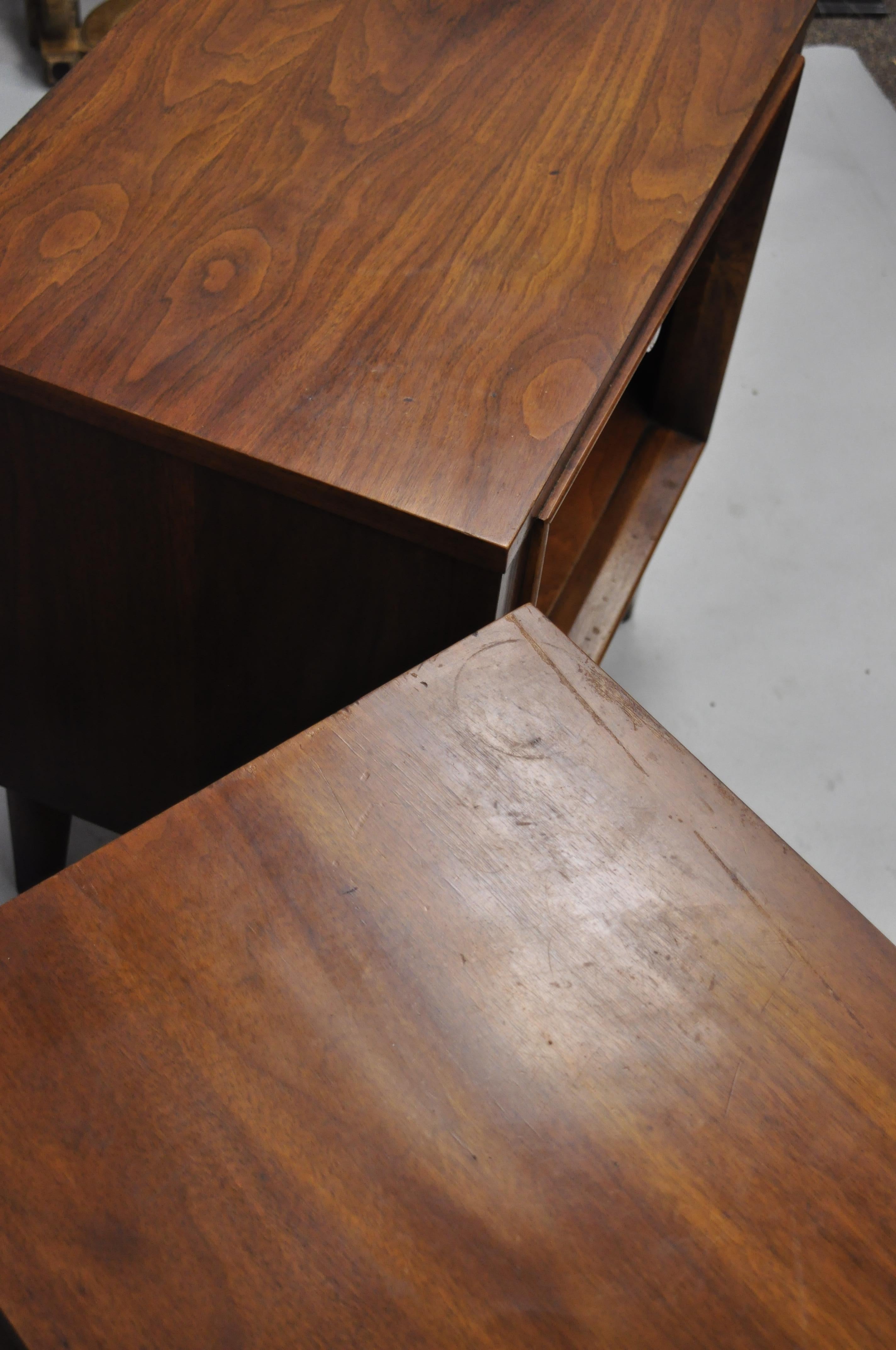 Mid-Century Modern Pair of Kent Coffey Insignia Walnut Mid Century Modern Nightstands Tables