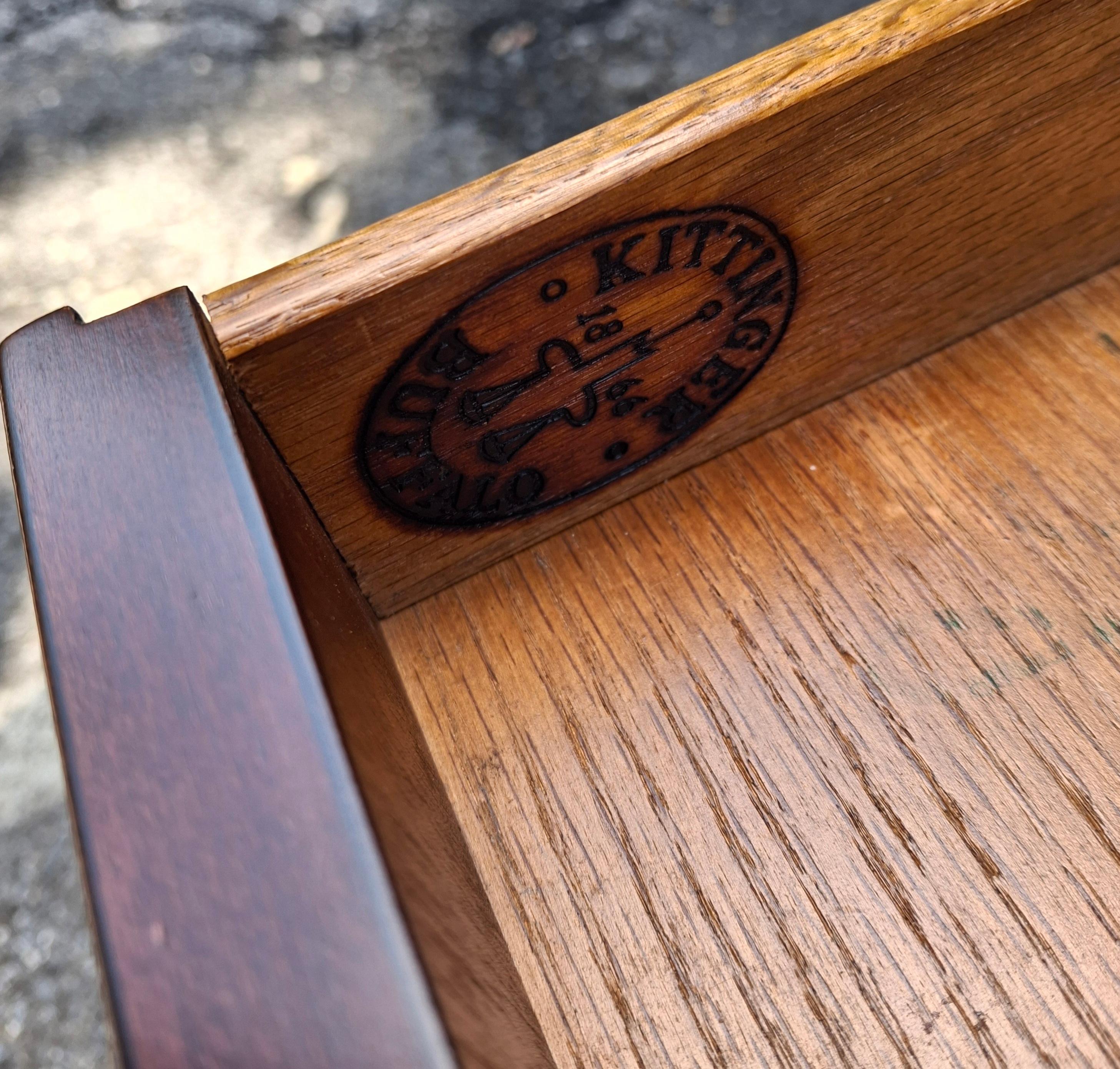 Paire de tables de chevet gigognes en acajou Kittinger en vente 10