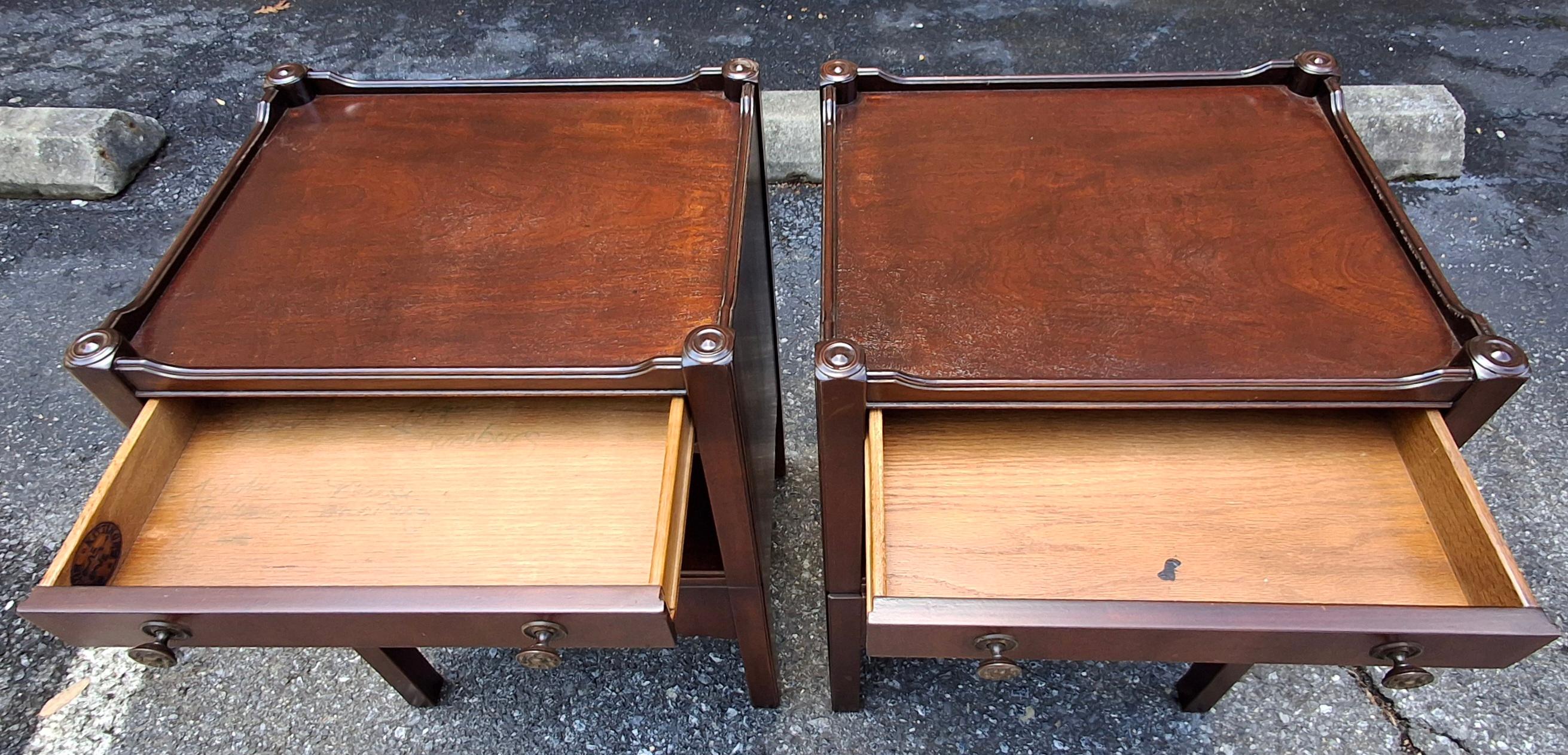 Paire de tables de chevet gigognes en acajou Kittinger en vente 2