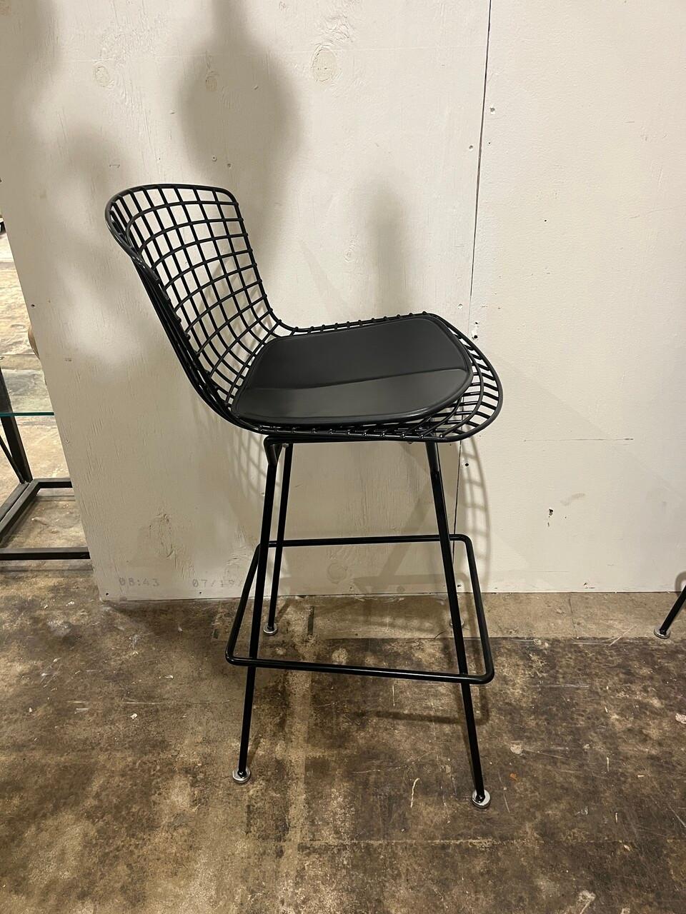 Mid-Century moderno Coppia di sgabelli Knoll Bertoia con pad per la seduta (3 coppie disponibili) in vendita
