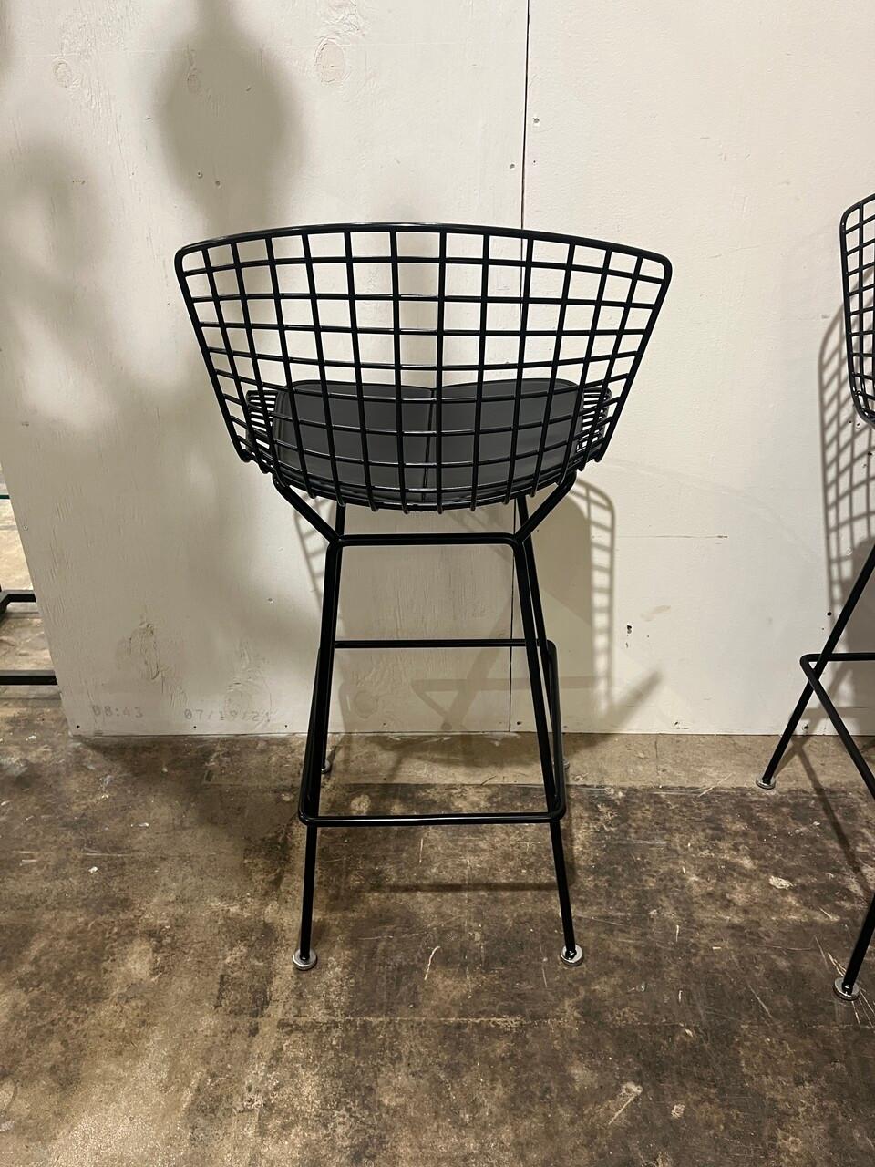 Americano Coppia di sgabelli Knoll Bertoia con pad per la seduta (3 coppie disponibili) in vendita