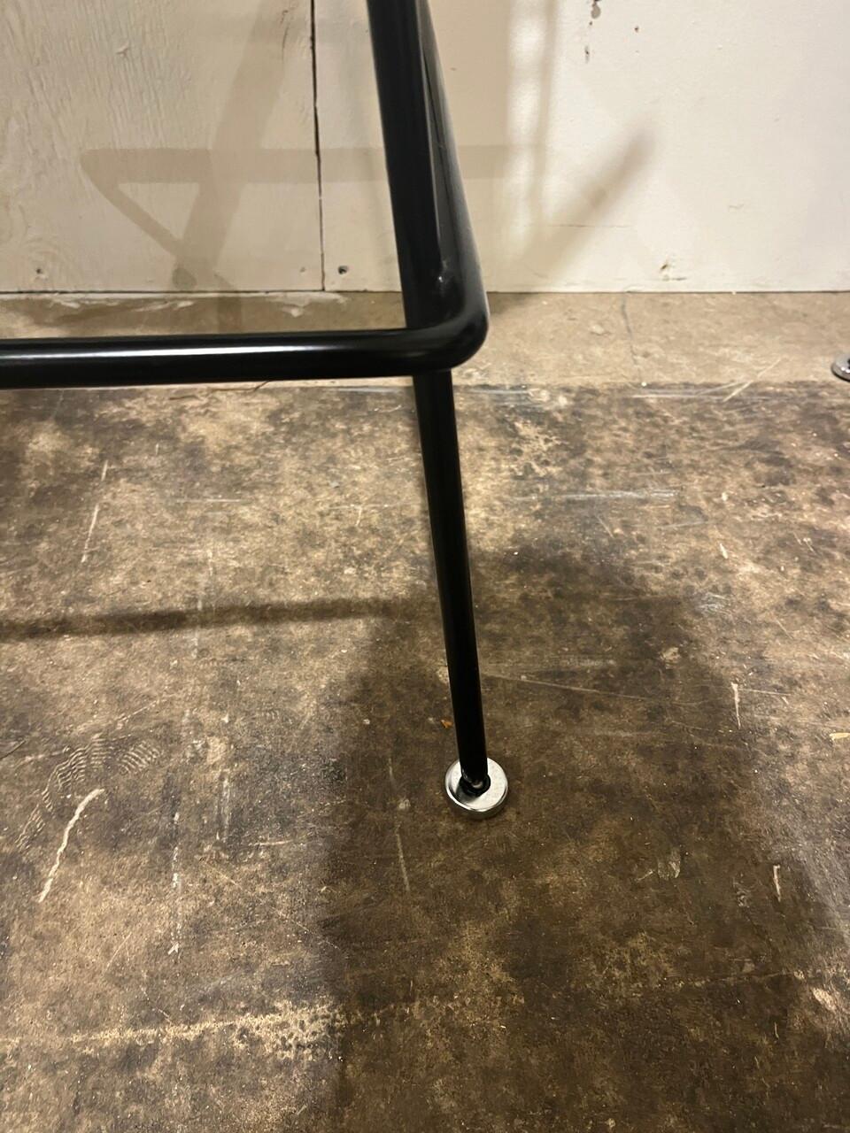 XXI secolo e contemporaneo Coppia di sgabelli Knoll Bertoia con pad per la seduta (3 coppie disponibili) in vendita
