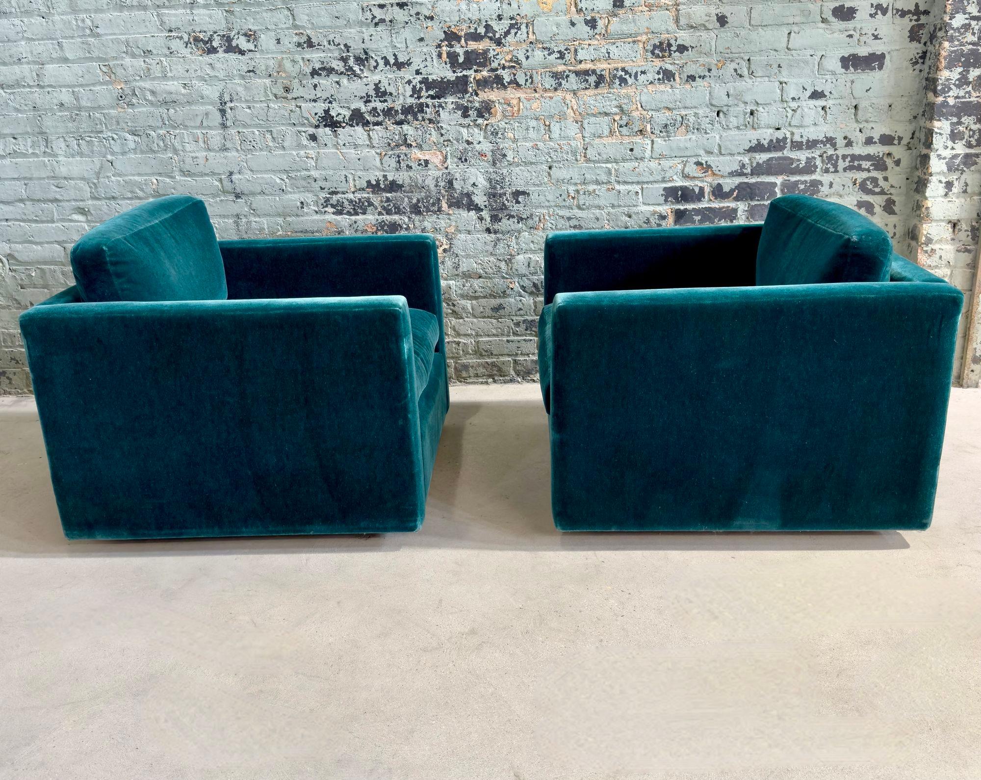 Late 20th Century Pair Knoll Charles Pfister Mohair Lounge Chairs, 1980 For Sale