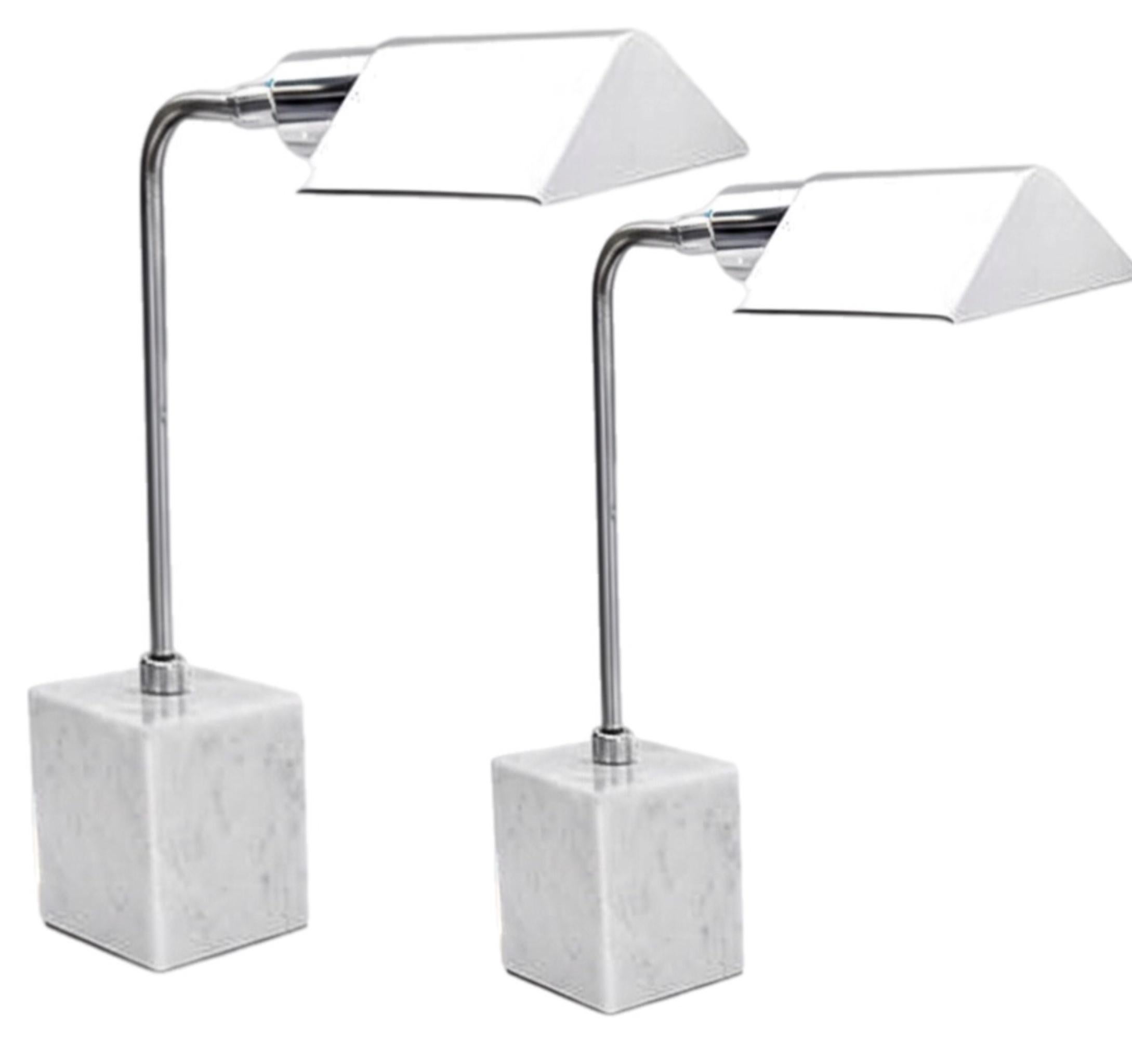 Mid-Century Modern Paire de lampes de table Koch & Lowy, moderne du milieu du siècle, OMI, chrome, base en marbre de Carrare en vente