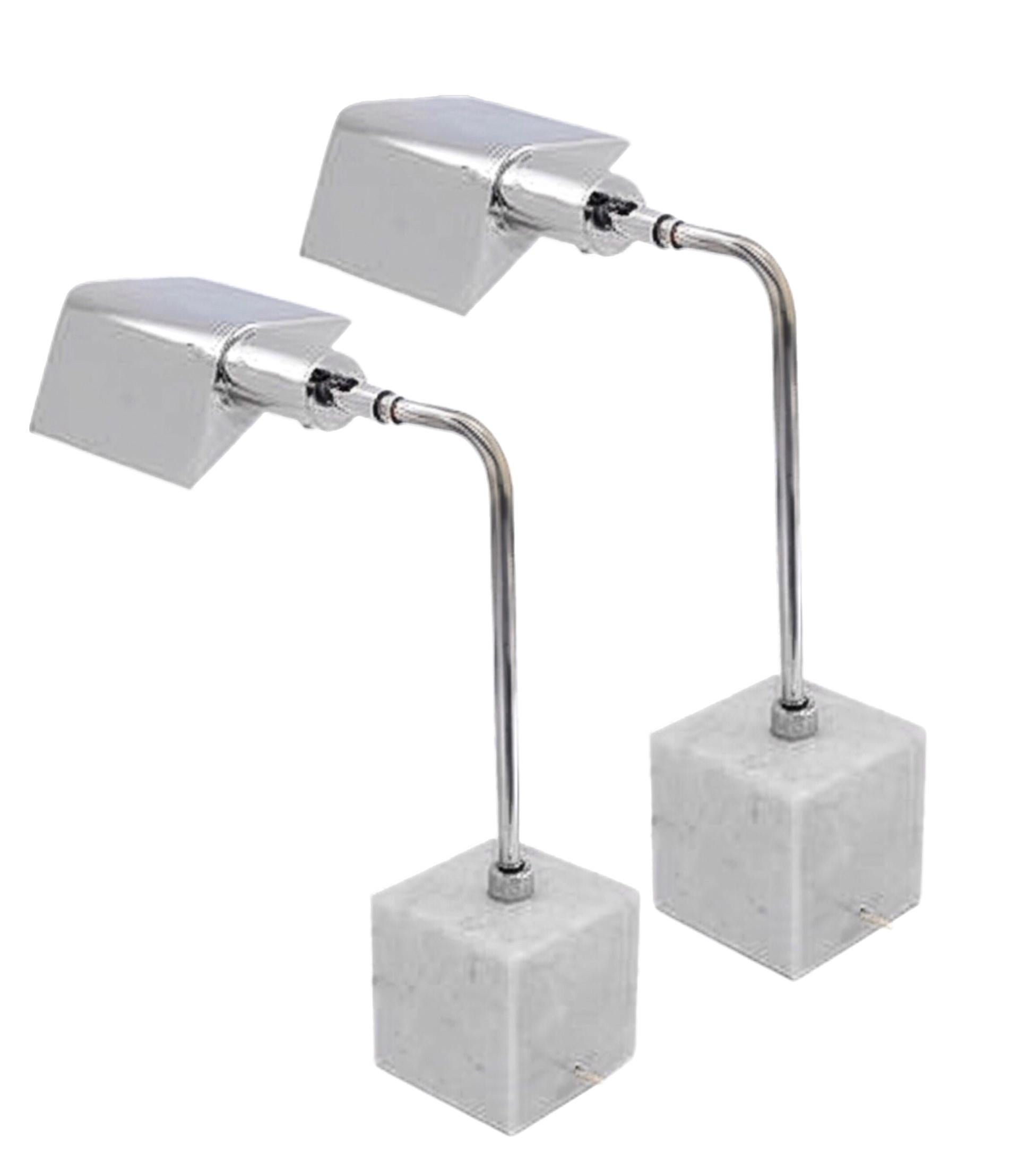 Américain Paire de lampes de table Koch & Lowy, moderne du milieu du siècle, OMI, chrome, base en marbre de Carrare en vente