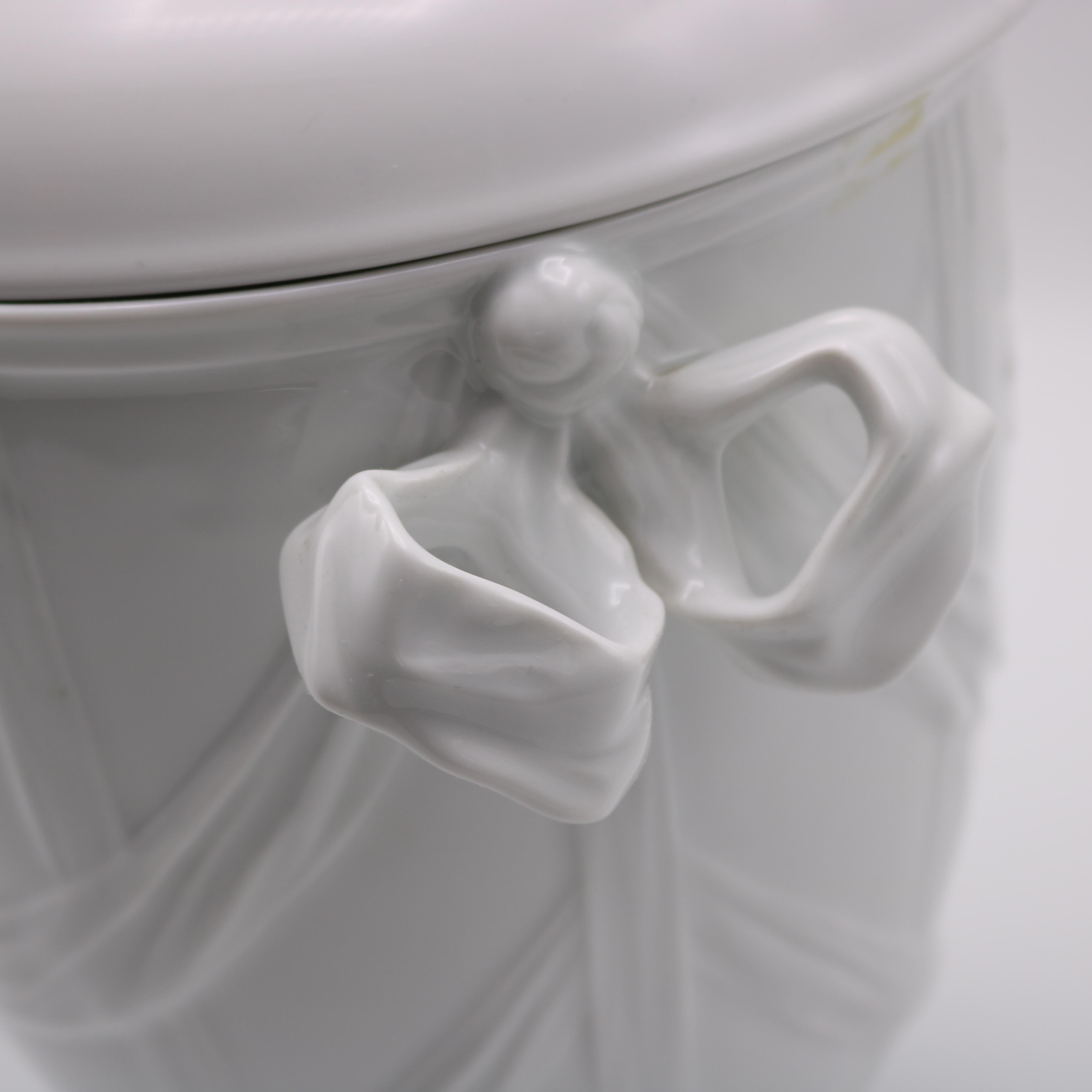Pareja de jarrones de porcelana KPM 