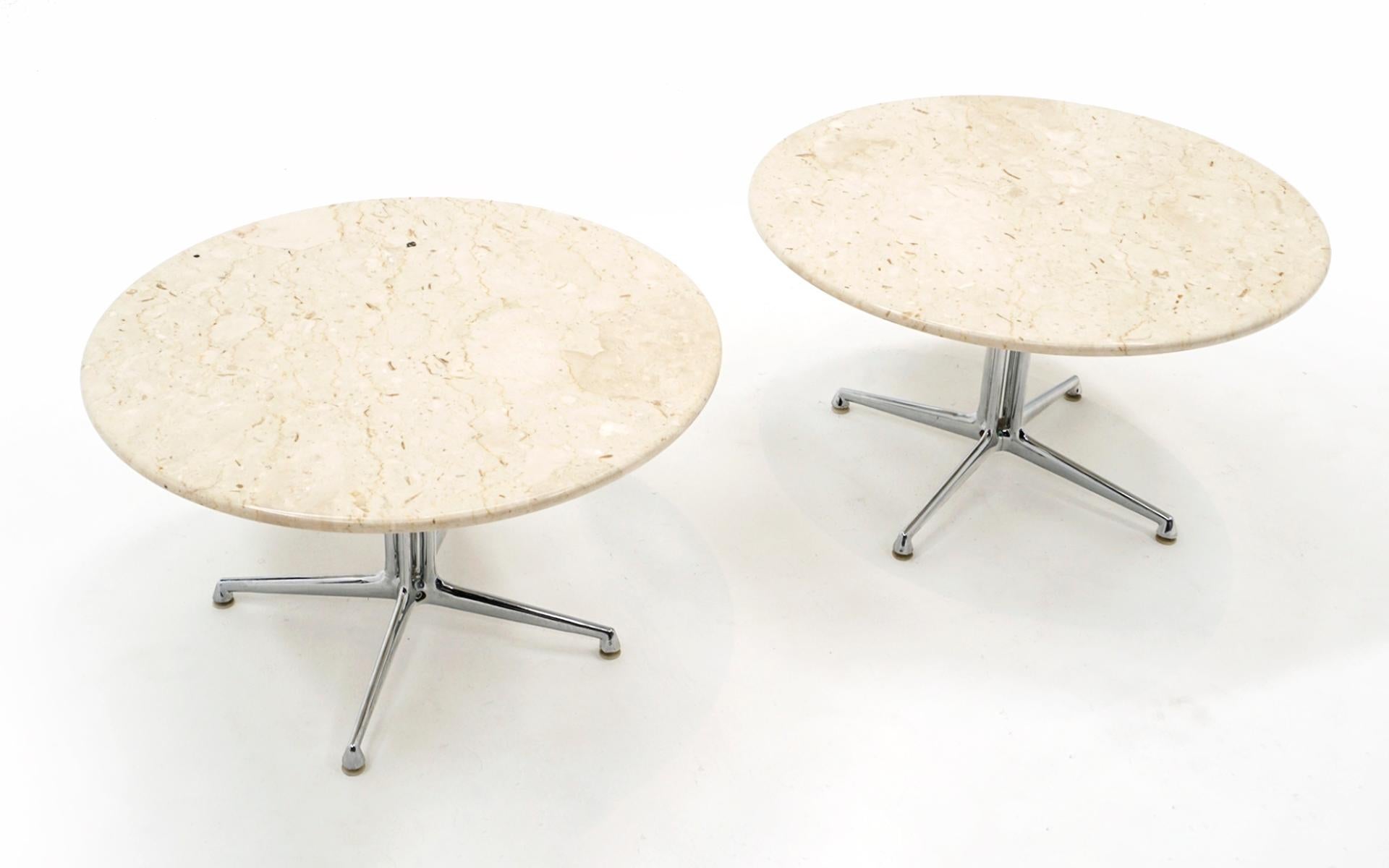 Mid-Century Modern Paire de tables La Fonda de Charles & Ray Eames, travertin, chrome, signées en vente