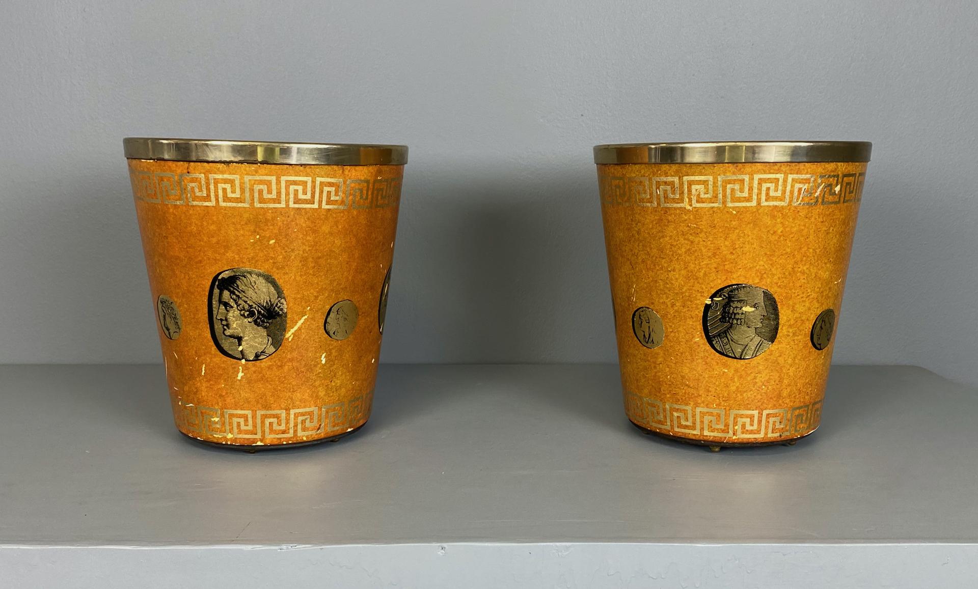 Pair of lacquer vase holder by Piero Fornasetti Milano signed.