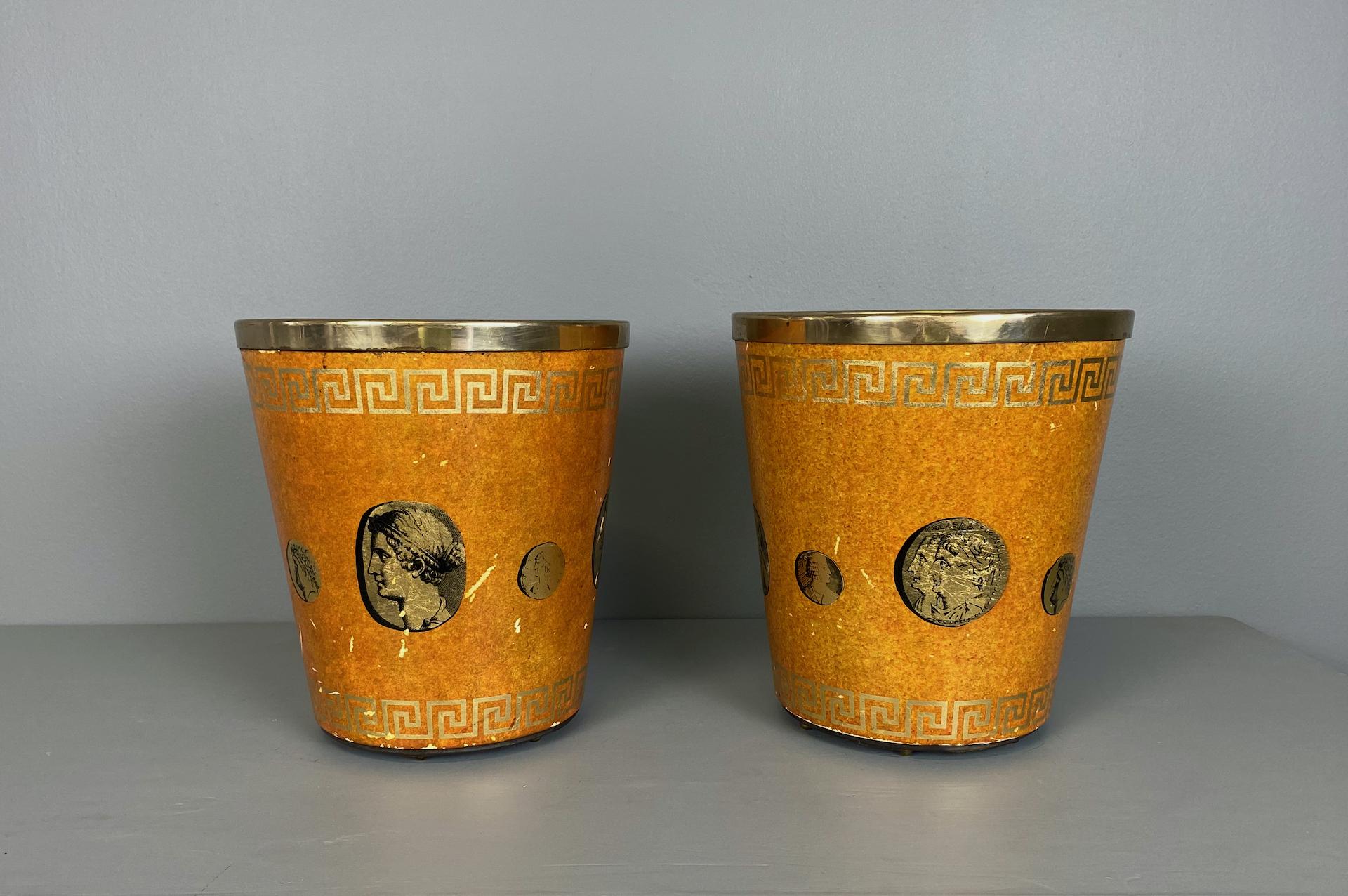 Pair of Lacquer Vase Holder by Piero Fornasetti Milano Signed In Good Condition In Rovereta, SM