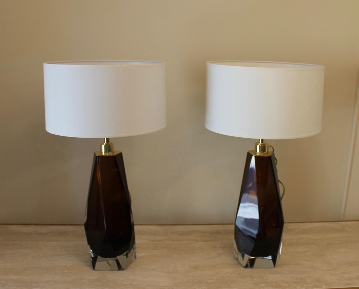 Pair of smoked brown lamps, Murano, brass structure, Modern, with lampshade.
The lamps are signed Toso Murano.