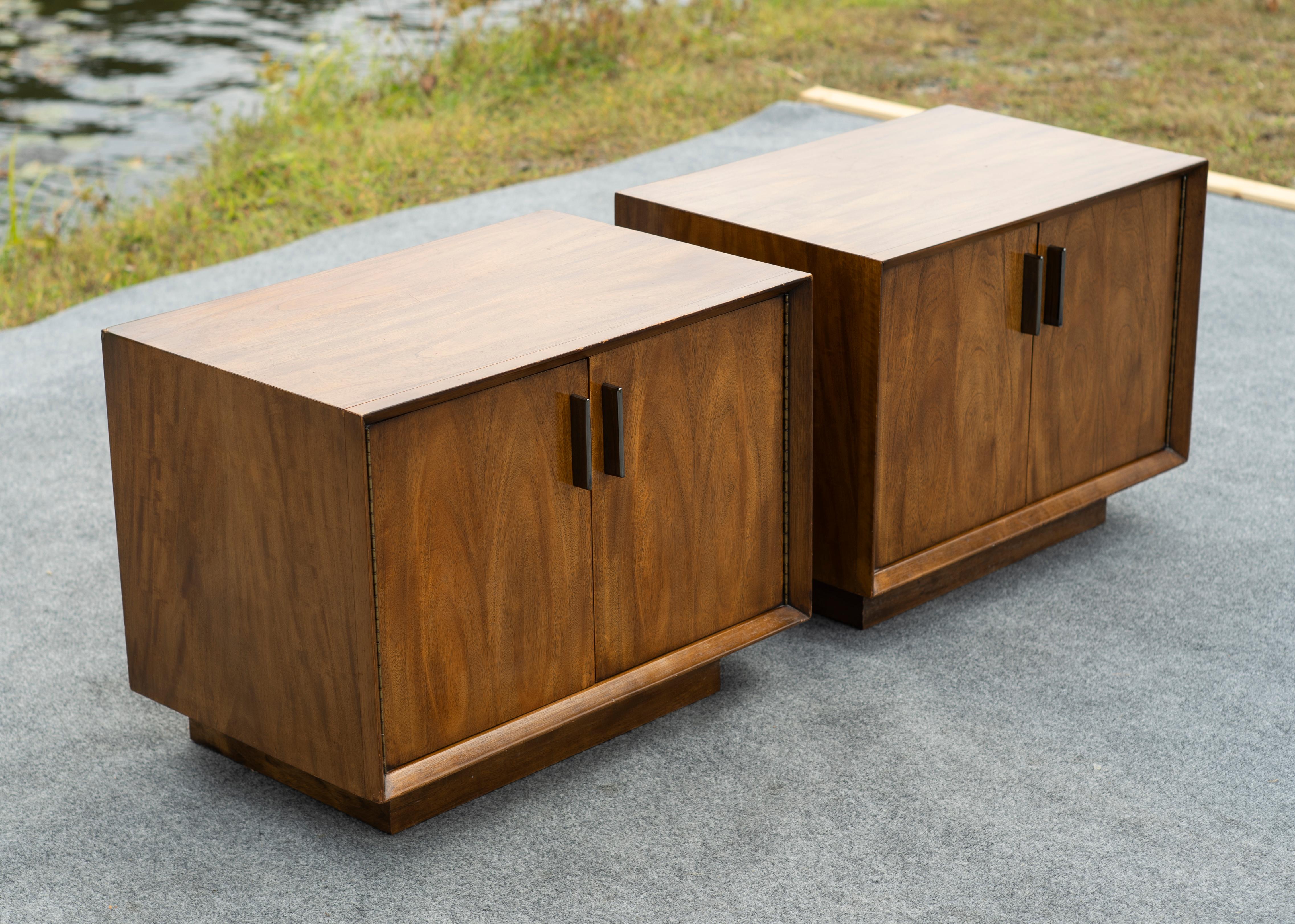 American Pair Lane Bookmatched Paldao Walnut & Metal Nightstands or End Tables MidCentury For Sale