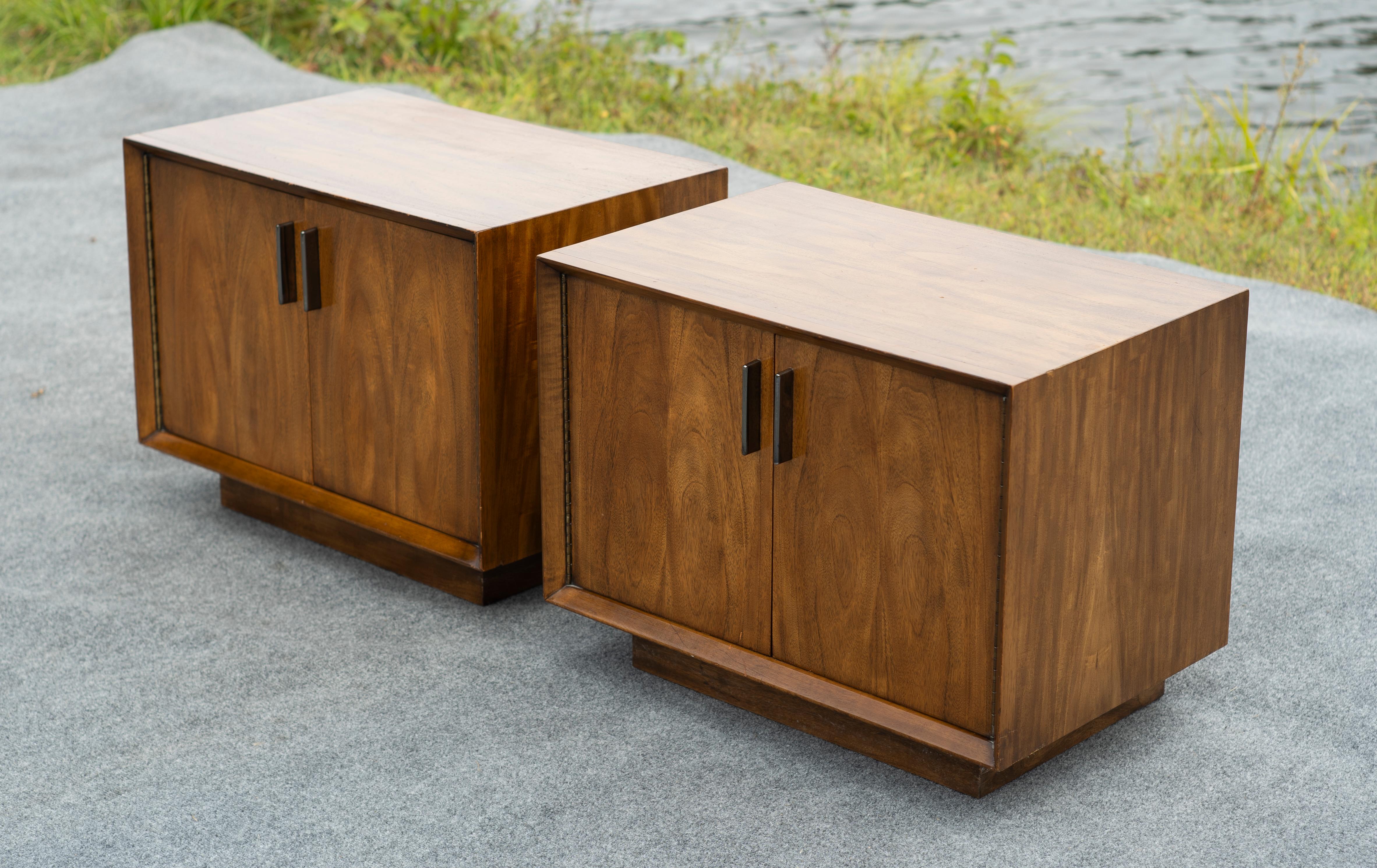 Pair Lane Bookmatched Paldao Walnut & Metal Nightstands or End Tables MidCentury In Good Condition For Sale In Philadelphia, PA