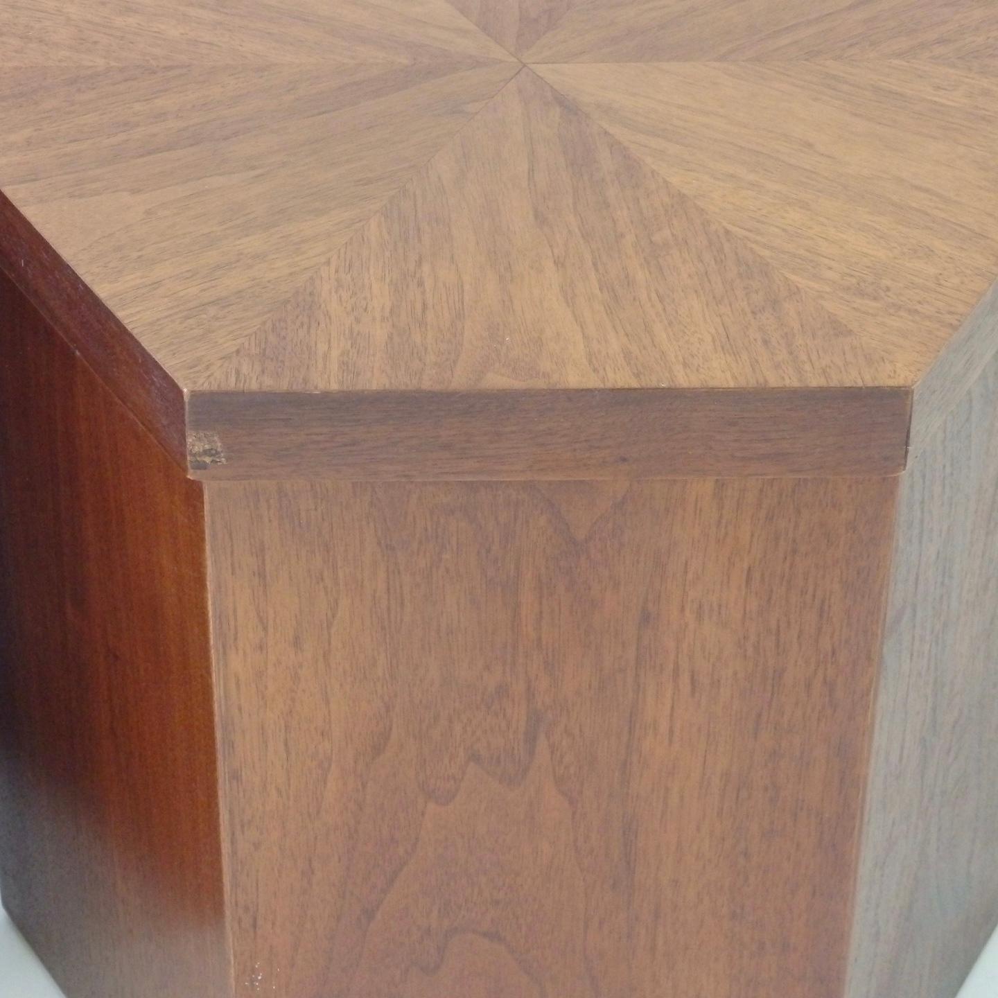 Pair of Lane Hexagonal Walnut Side Pedestal Tables In Good Condition In Ferndale, MI