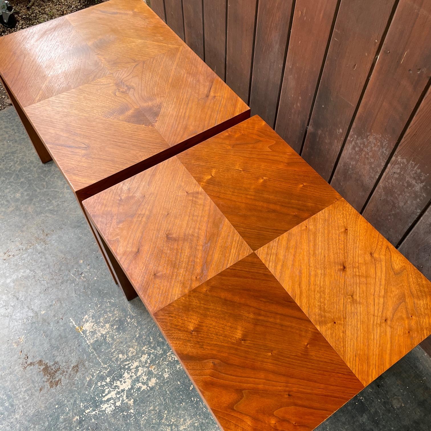 Pair Lane Walnut Parson Style Sofa Side Coffee Tables Vintage Cabin Modern In Good Condition For Sale In Hyattsville, MD