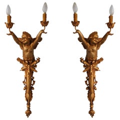 Zwei große 2-flammige Wandleuchter im Art nouveau-Stil aus vergoldeter Bronze mit Baby, 1900