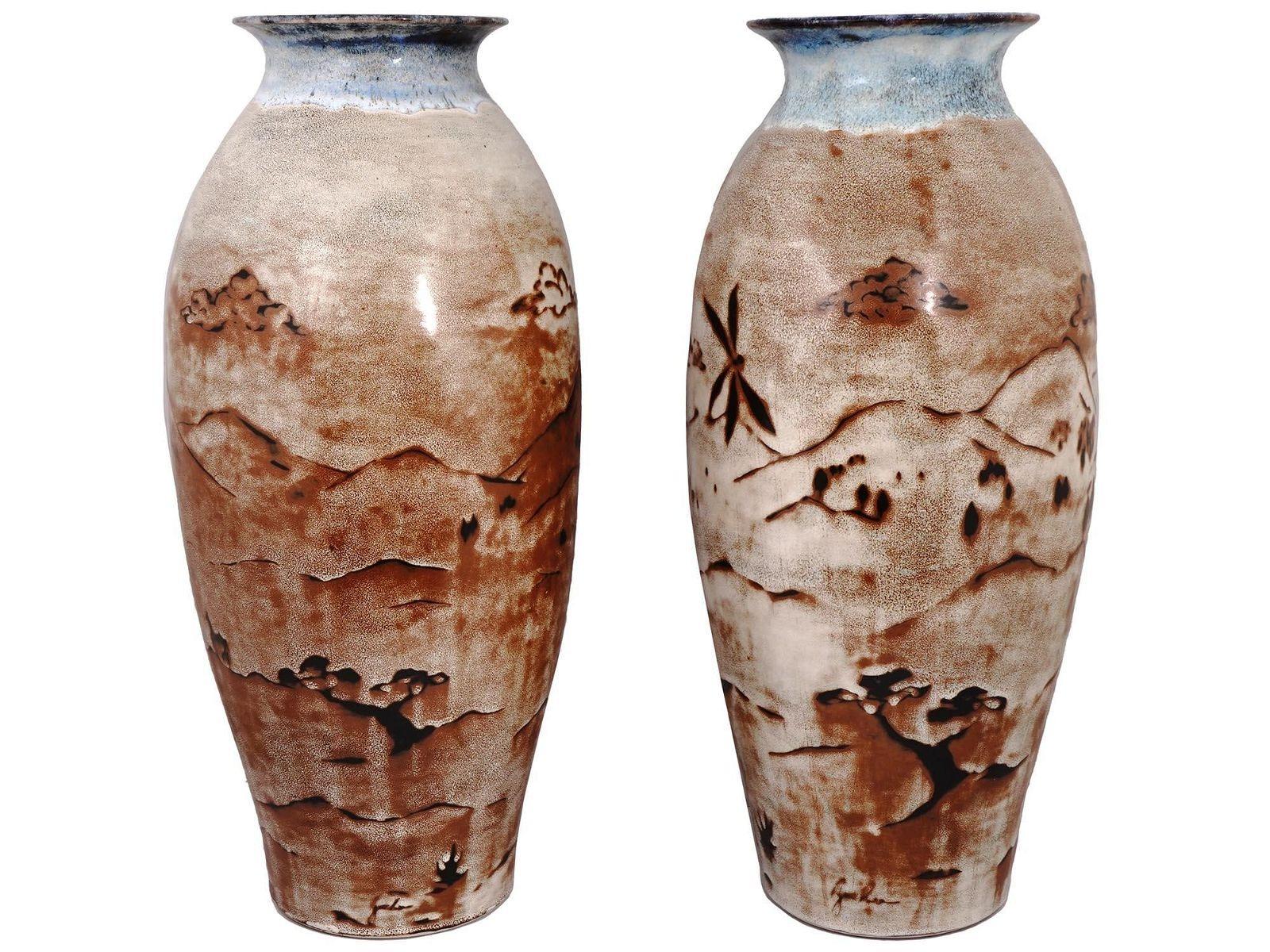 Pair of highly decorative and fine quality vintage glazed ceramic vases in the Japanese style from the mid 20th century, decorated with mountain landscapes.