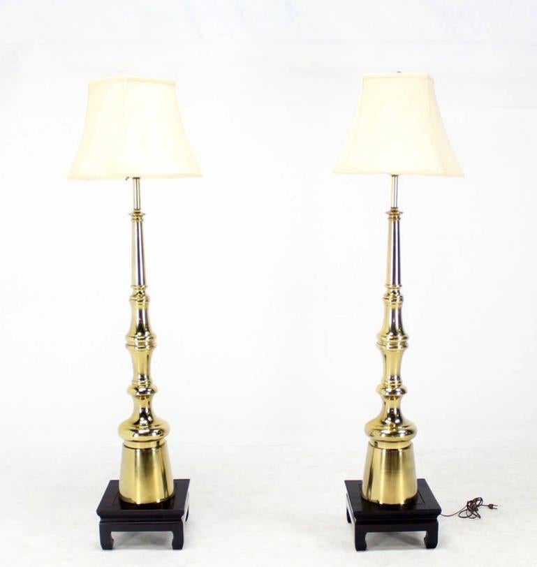 A pair of Mid-Century Modern metal floor lamps, 5