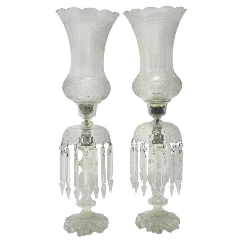 Paire de grands lustres bohèmes anciens en verre du 19ème siècle avec abat-jours en forme d'ouragan