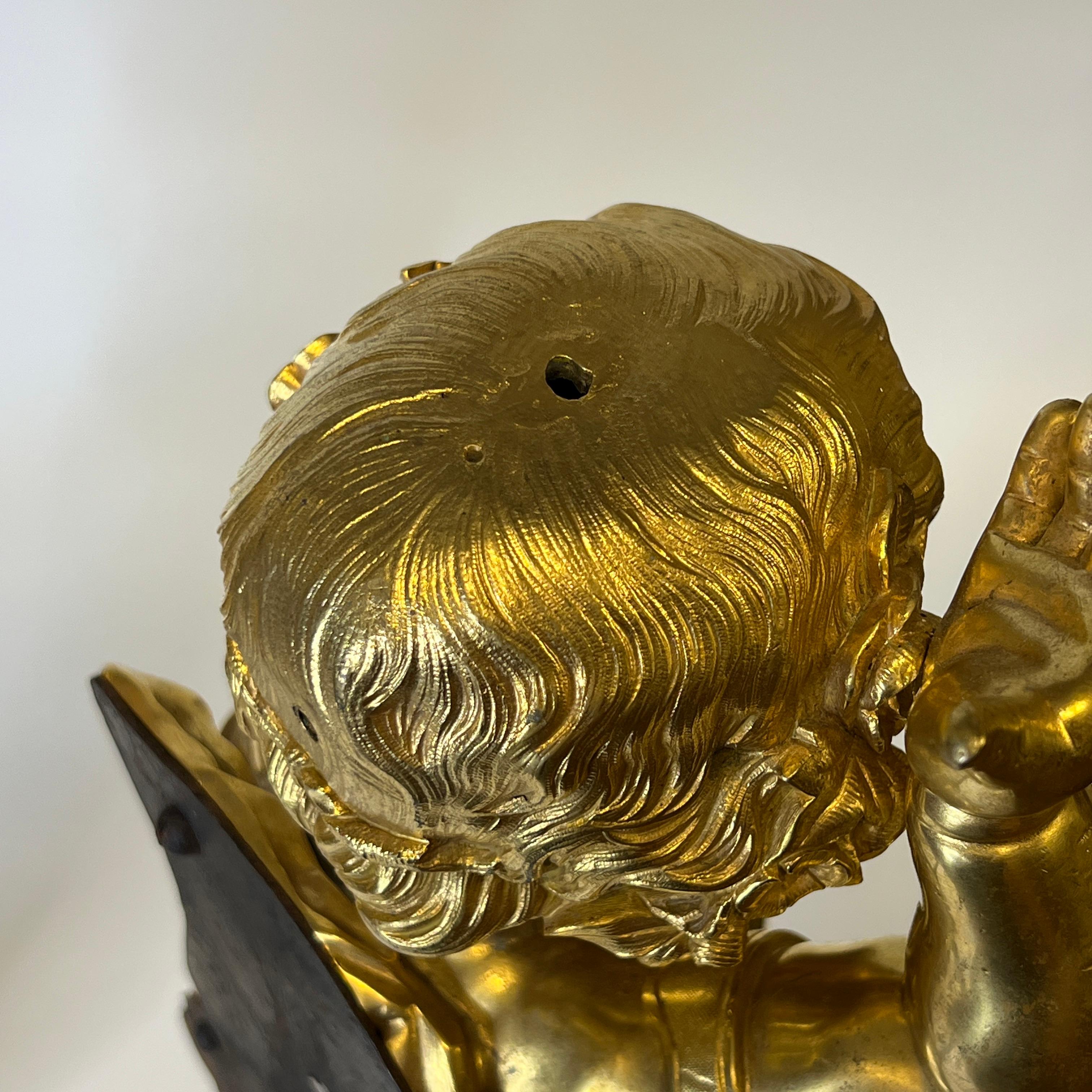 Paar große antike Figural Putti Cherub Figural vergoldete Bronze Andirons / Chenets im Angebot 5
