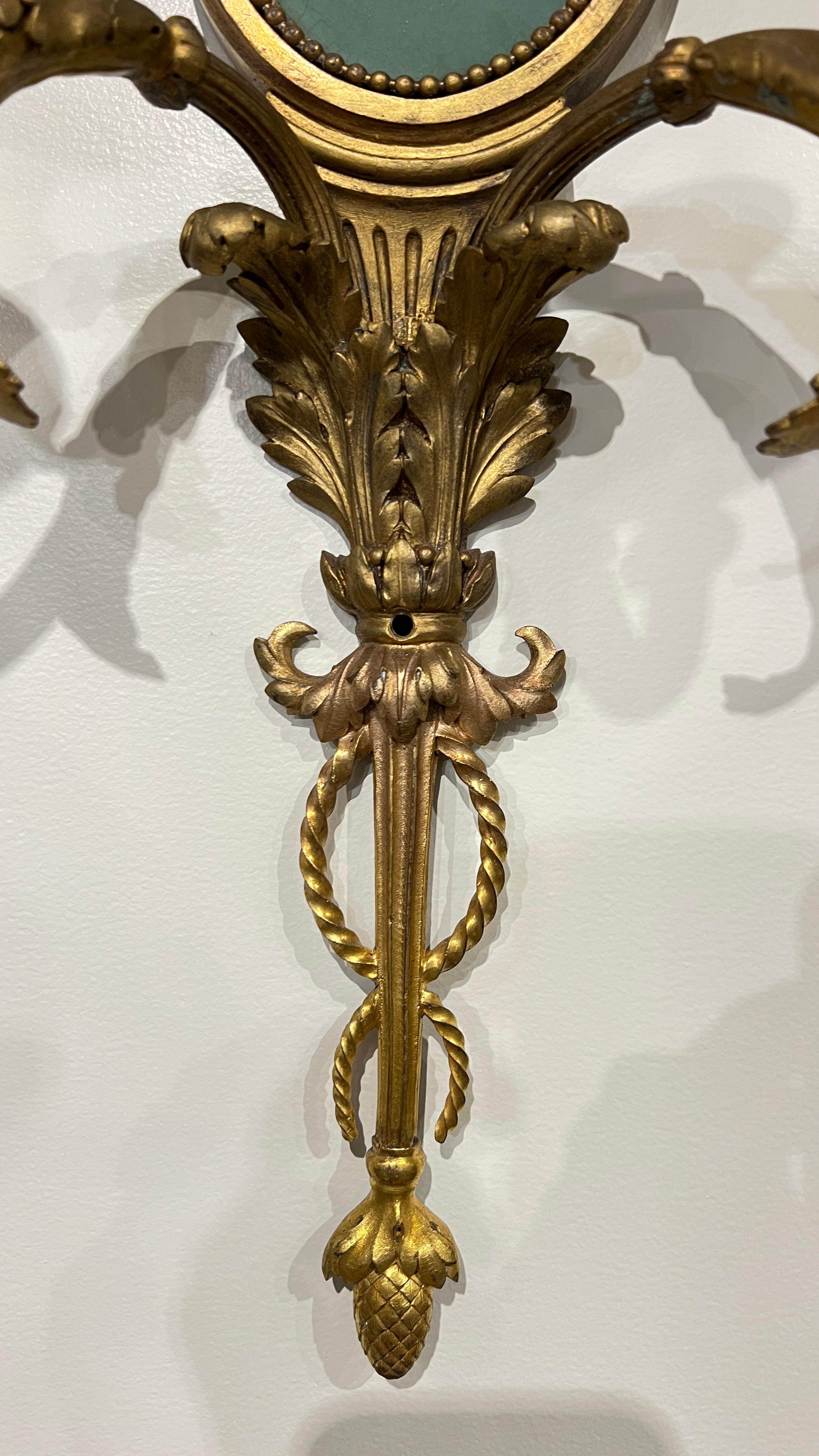 Coppia di grandi lampade francesi in stile Luigi XVI in bronzo dorato e diaspro porcellana In condizioni buone in vendita a New York, NY
