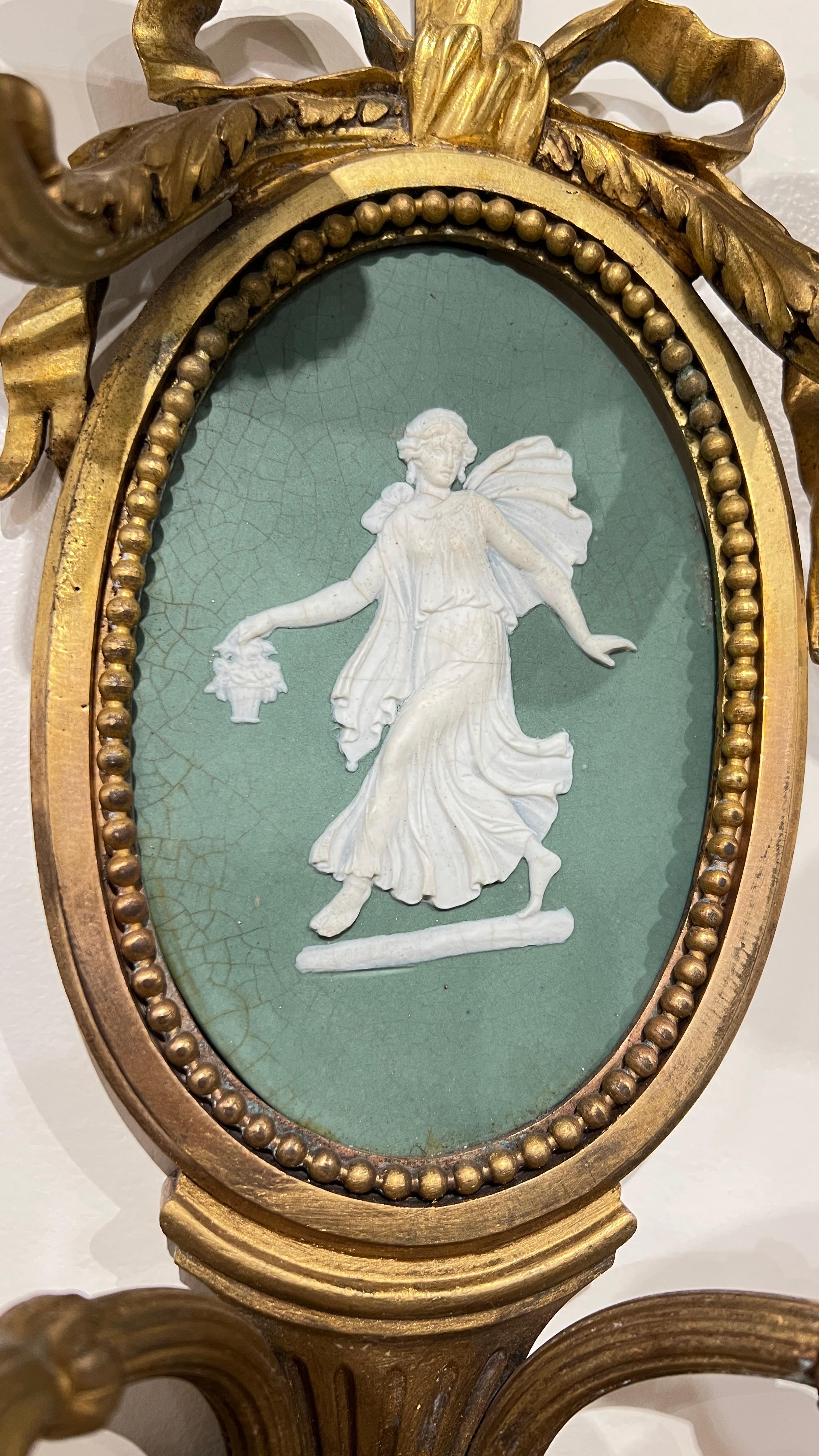 Coppia di grandi lampade francesi in stile Luigi XVI in bronzo dorato e diaspro porcellana in vendita 1