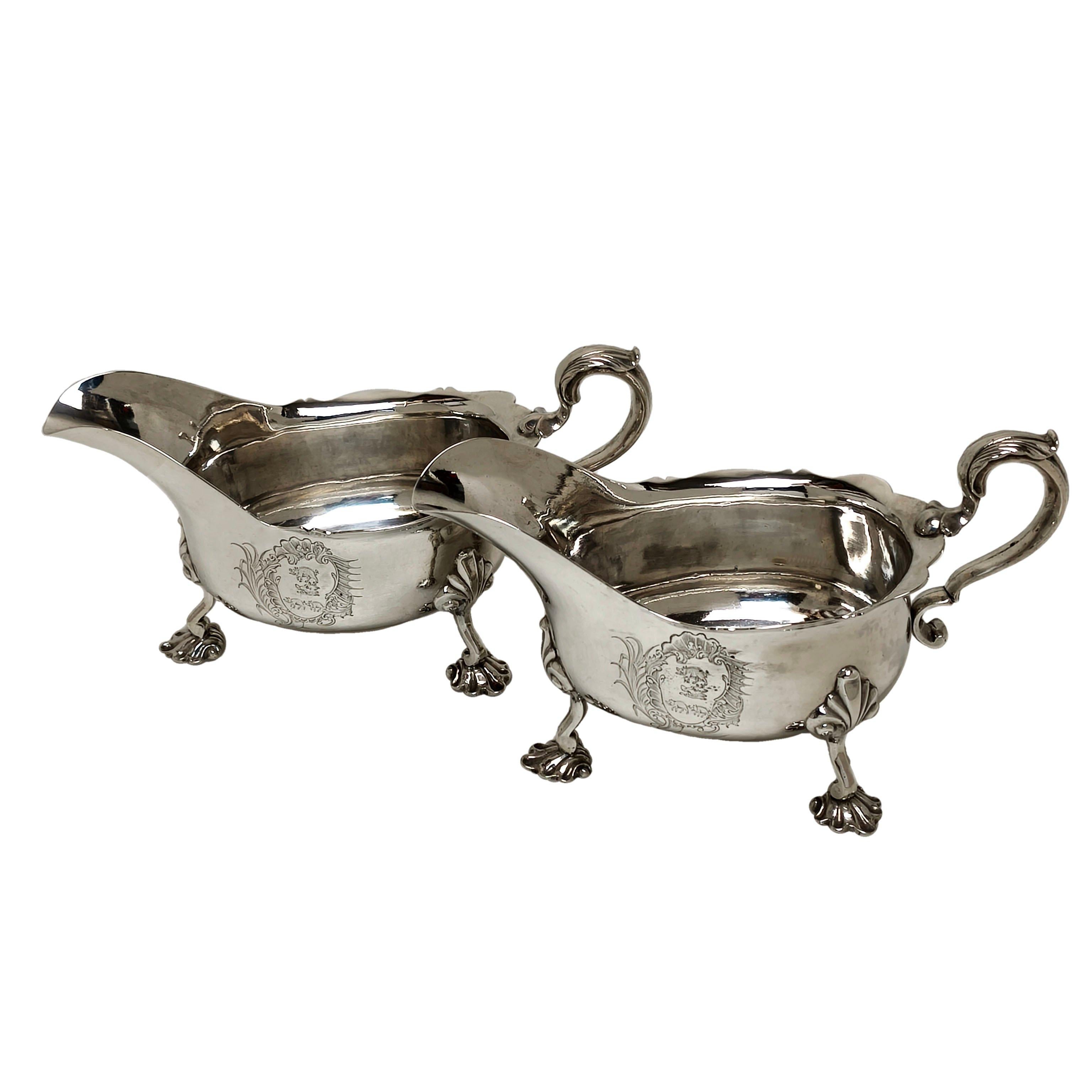 Pair Large Antique Irish Georgian Silver Sauce Boats / Gravy Jugs Dublin c. 1750 In Good Condition For Sale In London, GB