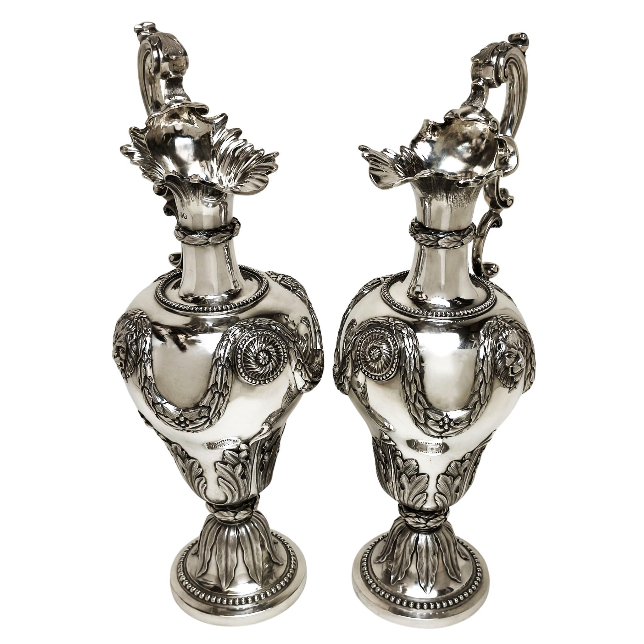 Vittoriano Coppia di grandi brocche d'argento antiche vittoriane Ewers Pitchers 1868 Londra, Inghilterra in vendita