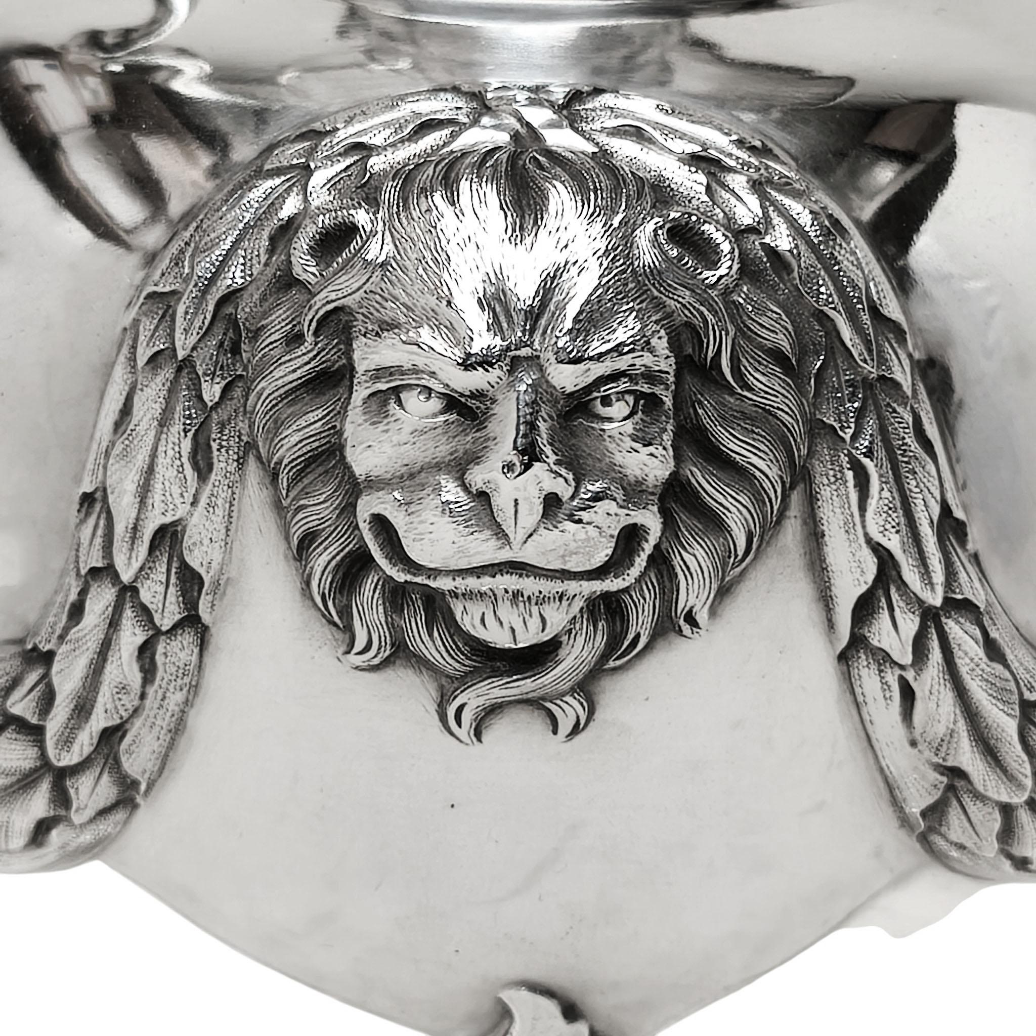 Coppia di grandi brocche d'argento antiche vittoriane Ewers Pitchers 1868 Londra, Inghilterra In condizioni buone in vendita a London, GB