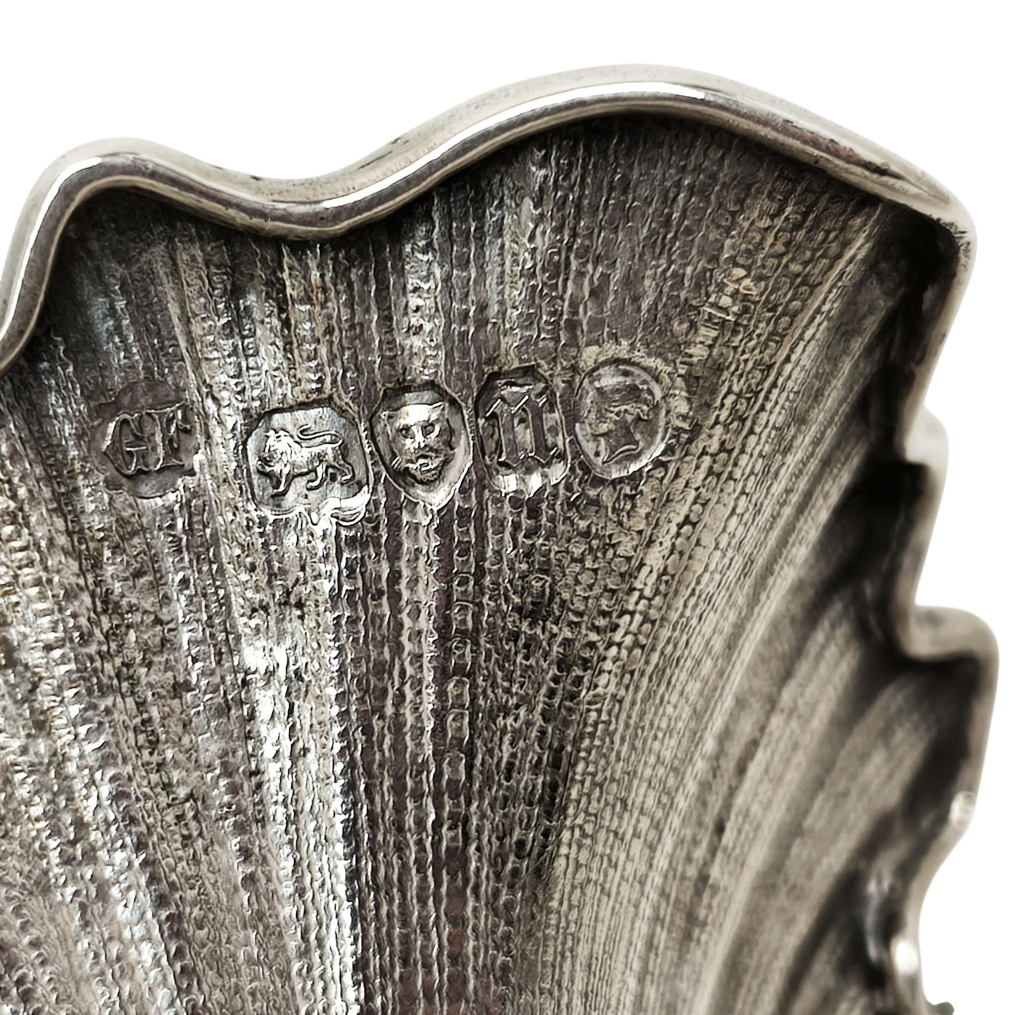 Coppia di grandi brocche d'argento antiche vittoriane Ewers Pitchers 1868 Londra, Inghilterra in vendita 2