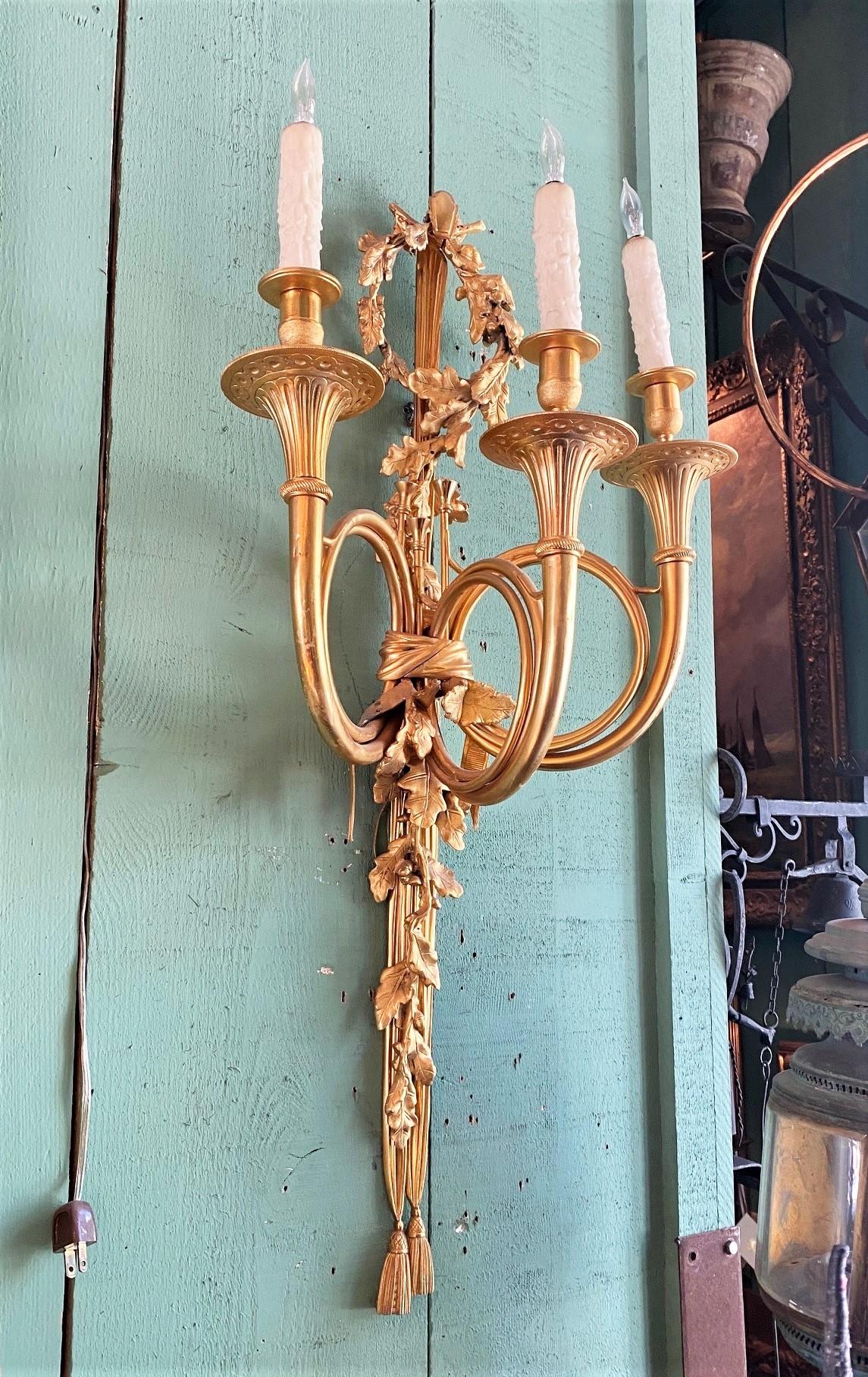 Pair Large Antique Wall Mount Light Sconces Gilt Bronze Hunt Trumpet Bronze Dore For Sale 6