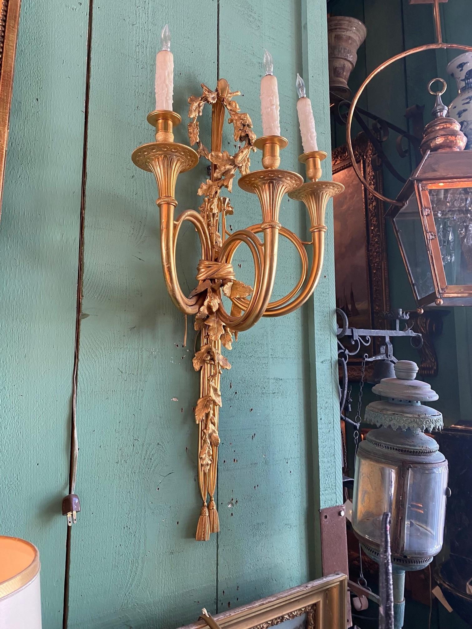 Pair Large Antique Wall Mount Light Sconces Gilt Bronze Hunt Trumpet Bronze Dore For Sale 10